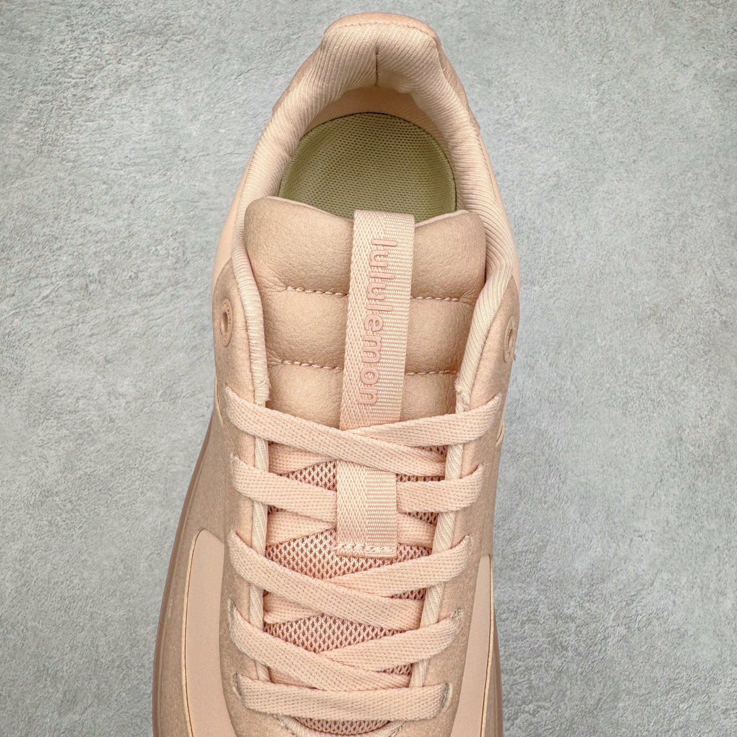 图片[5]-＃GD广顶 lululemon Cityverse 露露乐檬极简主义减震耐磨低帮生活休闲鞋 Cityverse将运动性能融入经典休闲鞋中，中底提供出色缓震，并贴合足部曲线，带来全天候的舒适感。鞋面采用两种材质拼接，且前半部分采用热熔压胶处理，无任何缝线，保留了鞋身整体性。模制泡沫的鞋垫带来上乘的脚感，在平日休闲穿着时不会磨脚，也能提供轻质软弹的效果。25年来，lululemon一直秉持“感受为先”的设计理念，并相信更好的感受带来更好的表现。此次男鞋的设计亦是如此。投入多年研究，针对男性在不同运动场景中的脚步形态设计了不同鞋履款式。同时，还进行了生物力学与形态学研究，为“他”带来更好的贴合度和感受。尺码：36 36.5 37.5 38 38.5 39 40 40.5 41 42 42.5 43 44 44.5 45-选品中心