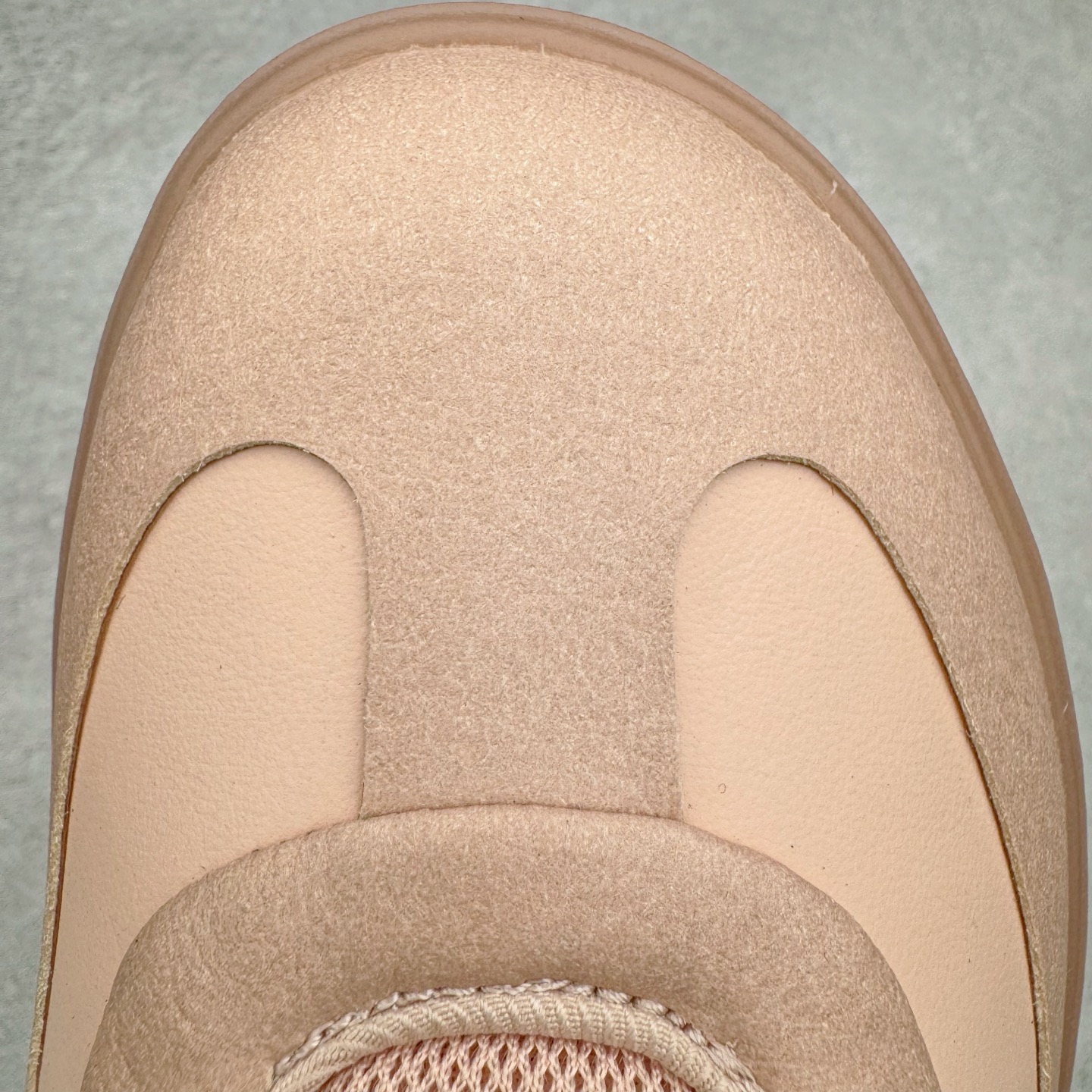 图片[14]-＃GD广顶 lululemon Cityverse 露露乐檬极简主义减震耐磨低帮生活休闲鞋 Cityverse将运动性能融入经典休闲鞋中，中底提供出色缓震，并贴合足部曲线，带来全天候的舒适感。鞋面采用两种材质拼接，且前半部分采用热熔压胶处理，无任何缝线，保留了鞋身整体性。模制泡沫的鞋垫带来上乘的脚感，在平日休闲穿着时不会磨脚，也能提供轻质软弹的效果。25年来，lululemon一直秉持“感受为先”的设计理念，并相信更好的感受带来更好的表现。此次男鞋的设计亦是如此。投入多年研究，针对男性在不同运动场景中的脚步形态设计了不同鞋履款式。同时，还进行了生物力学与形态学研究，为“他”带来更好的贴合度和感受。尺码：36 36.5 37.5 38 38.5 39 40 40.5 41 42 42.5 43 44 44.5 45-选品中心