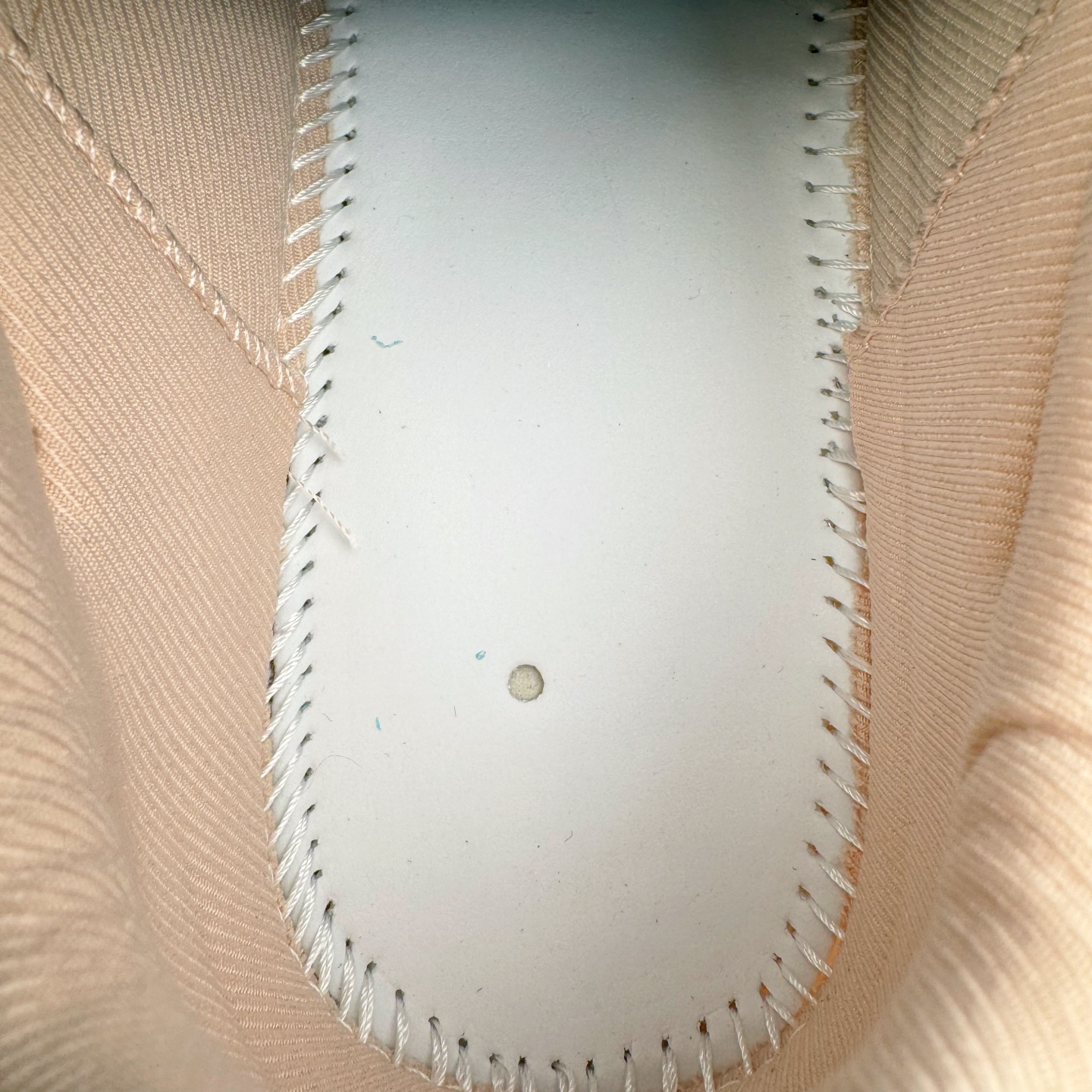 图片[10]-＃GD广顶 lululemon Cityverse 露露乐檬极简主义减震耐磨低帮生活休闲鞋 Cityverse将运动性能融入经典休闲鞋中，中底提供出色缓震，并贴合足部曲线，带来全天候的舒适感。鞋面采用两种材质拼接，且前半部分采用热熔压胶处理，无任何缝线，保留了鞋身整体性。模制泡沫的鞋垫带来上乘的脚感，在平日休闲穿着时不会磨脚，也能提供轻质软弹的效果。25年来，lululemon一直秉持“感受为先”的设计理念，并相信更好的感受带来更好的表现。此次男鞋的设计亦是如此。投入多年研究，针对男性在不同运动场景中的脚步形态设计了不同鞋履款式。同时，还进行了生物力学与形态学研究，为“他”带来更好的贴合度和感受。尺码：36 36.5 37.5 38 38.5 39 40 40.5 41 42 42.5 43 44 44.5 45-选品中心