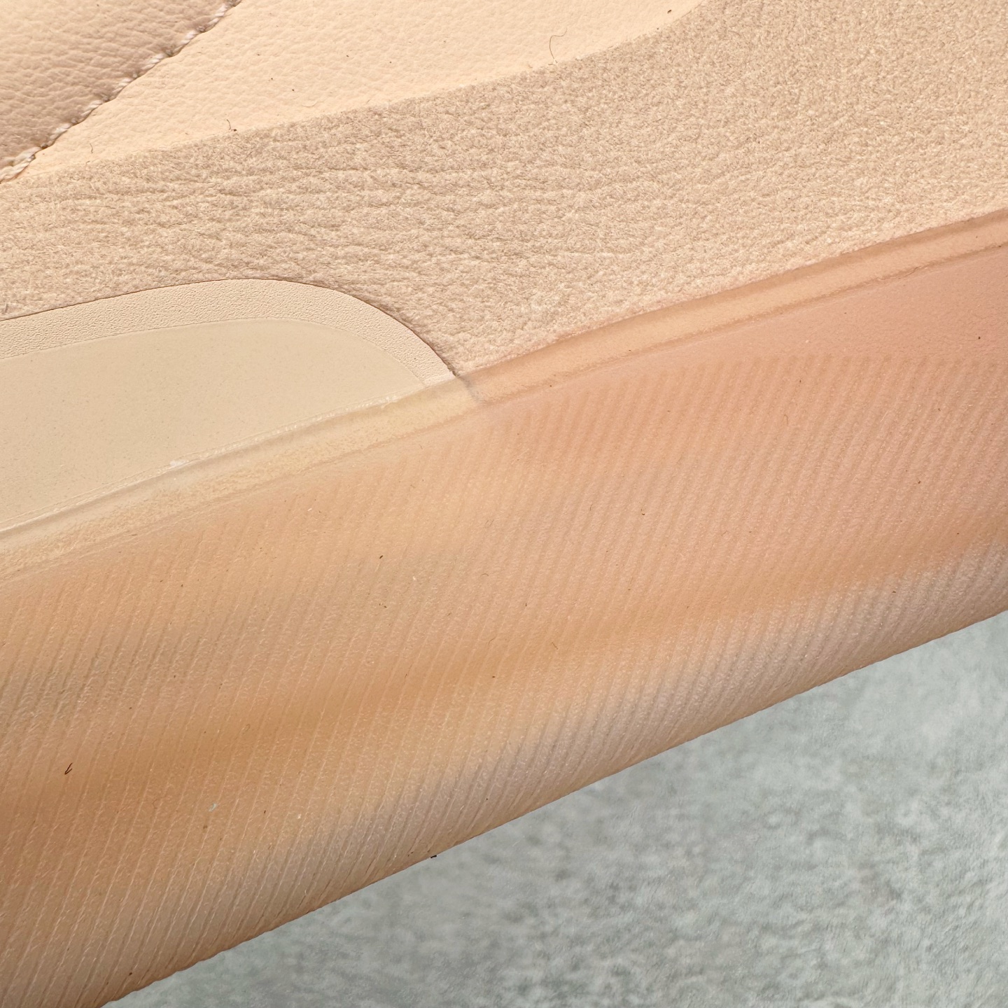 图片[17]-＃GD广顶 lululemon Cityverse 露露乐檬极简主义减震耐磨低帮生活休闲鞋 Cityverse将运动性能融入经典休闲鞋中，中底提供出色缓震，并贴合足部曲线，带来全天候的舒适感。鞋面采用两种材质拼接，且前半部分采用热熔压胶处理，无任何缝线，保留了鞋身整体性。模制泡沫的鞋垫带来上乘的脚感，在平日休闲穿着时不会磨脚，也能提供轻质软弹的效果。25年来，lululemon一直秉持“感受为先”的设计理念，并相信更好的感受带来更好的表现。此次男鞋的设计亦是如此。投入多年研究，针对男性在不同运动场景中的脚步形态设计了不同鞋履款式。同时，还进行了生物力学与形态学研究，为“他”带来更好的贴合度和感受。尺码：36 36.5 37.5 38 38.5 39 40 40.5 41 42 42.5 43 44 44.5 45-选品中心