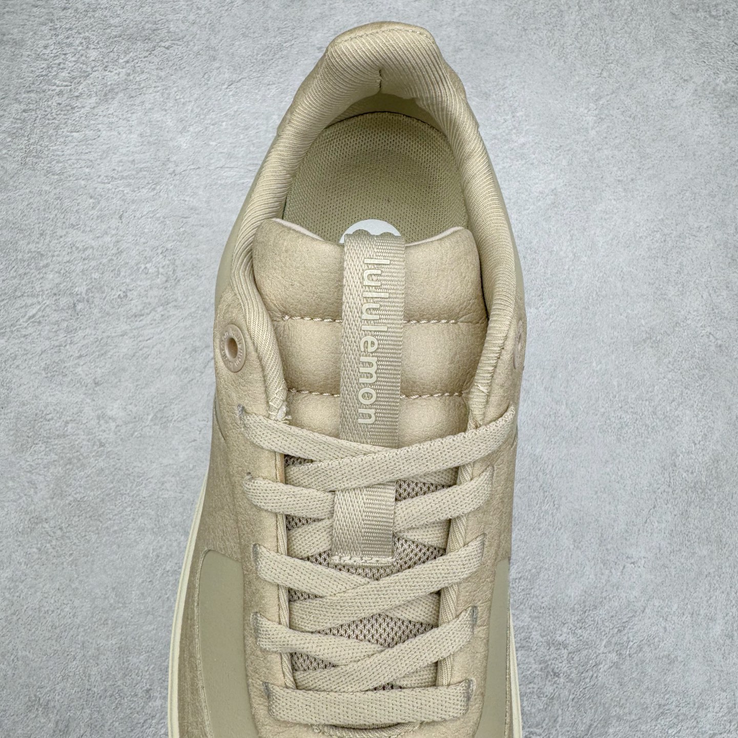 图片[5]-＃GD广顶 lululemon Cityverse 露露乐檬极简主义减震耐磨低帮生活休闲鞋 Cityverse将运动性能融入经典休闲鞋中，中底提供出色缓震，并贴合足部曲线，带来全天候的舒适感。鞋面采用两种材质拼接，且前半部分采用热熔压胶处理，无任何缝线，保留了鞋身整体性。模制泡沫的鞋垫带来上乘的脚感，在平日休闲穿着时不会磨脚，也能提供轻质软弹的效果。25年来，lululemon一直秉持“感受为先”的设计理念，并相信更好的感受带来更好的表现。此次男鞋的设计亦是如此。投入多年研究，针对男性在不同运动场景中的脚步形态设计了不同鞋履款式。同时，还进行了生物力学与形态学研究，为“他”带来更好的贴合度和感受。尺码：36 36.5 37.5 38 38.5 39 40 40.5 41 42 42.5 43 44 44.5 45-选品中心