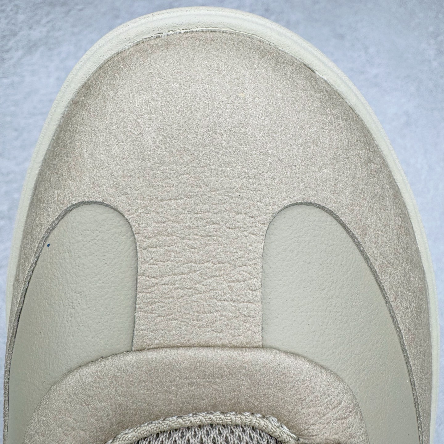 图片[15]-＃GD广顶 lululemon Cityverse 露露乐檬极简主义减震耐磨低帮生活休闲鞋 Cityverse将运动性能融入经典休闲鞋中，中底提供出色缓震，并贴合足部曲线，带来全天候的舒适感。鞋面采用两种材质拼接，且前半部分采用热熔压胶处理，无任何缝线，保留了鞋身整体性。模制泡沫的鞋垫带来上乘的脚感，在平日休闲穿着时不会磨脚，也能提供轻质软弹的效果。25年来，lululemon一直秉持“感受为先”的设计理念，并相信更好的感受带来更好的表现。此次男鞋的设计亦是如此。投入多年研究，针对男性在不同运动场景中的脚步形态设计了不同鞋履款式。同时，还进行了生物力学与形态学研究，为“他”带来更好的贴合度和感受。尺码：36 36.5 37.5 38 38.5 39 40 40.5 41 42 42.5 43 44 44.5 45-选品中心