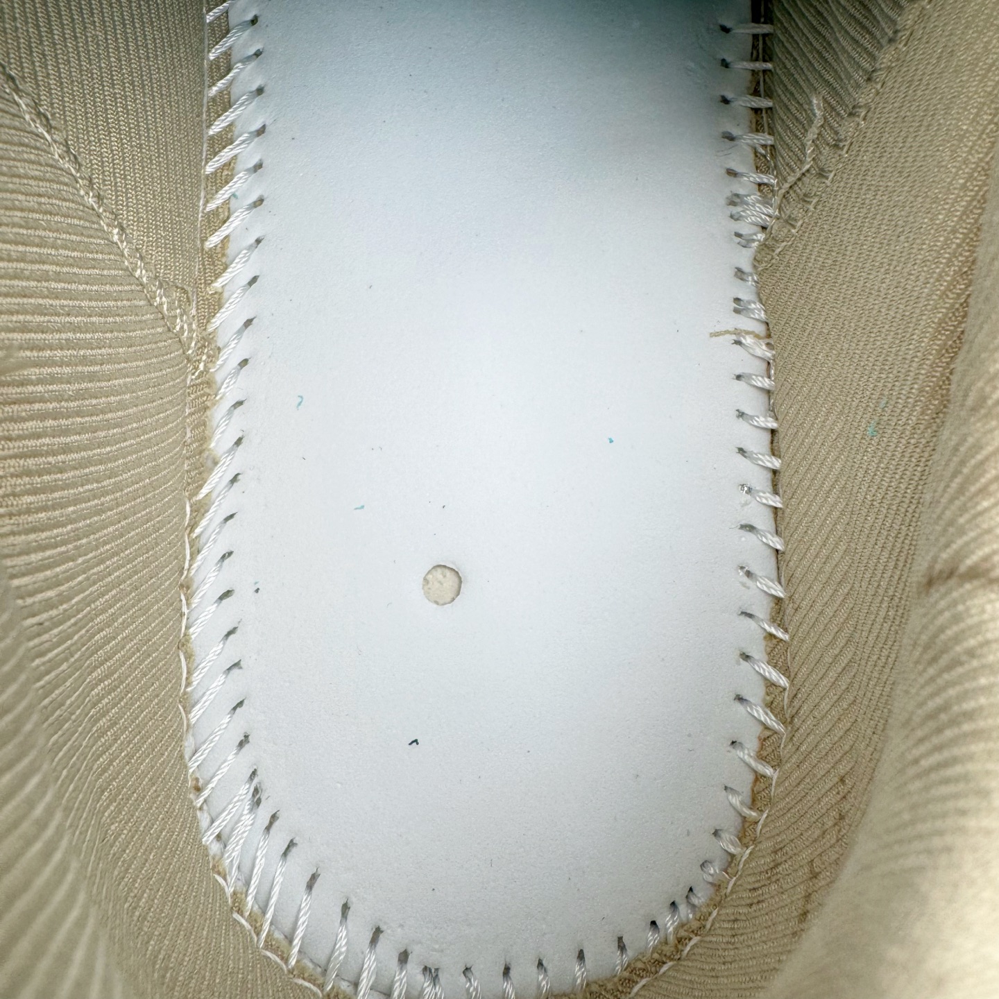 图片[11]-＃GD广顶 lululemon Cityverse 露露乐檬极简主义减震耐磨低帮生活休闲鞋 Cityverse将运动性能融入经典休闲鞋中，中底提供出色缓震，并贴合足部曲线，带来全天候的舒适感。鞋面采用两种材质拼接，且前半部分采用热熔压胶处理，无任何缝线，保留了鞋身整体性。模制泡沫的鞋垫带来上乘的脚感，在平日休闲穿着时不会磨脚，也能提供轻质软弹的效果。25年来，lululemon一直秉持“感受为先”的设计理念，并相信更好的感受带来更好的表现。此次男鞋的设计亦是如此。投入多年研究，针对男性在不同运动场景中的脚步形态设计了不同鞋履款式。同时，还进行了生物力学与形态学研究，为“他”带来更好的贴合度和感受。尺码：36 36.5 37.5 38 38.5 39 40 40.5 41 42 42.5 43 44 44.5 45-选品中心