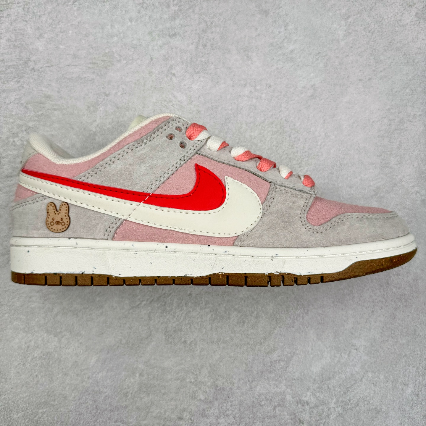 ＃特价福利 NK Dunk Low 定制配色 大厂出品 极力推荐 原装头层材料 独家版型蒸餾加工帶來的是更好的视觉和脚感体验大厂纯原品质出货 清洁度 电绣工艺 皮料切割干净无任何毛边 细节完美 尺码：36 36.5 37.5 38 38.5 39 40 40.5 41 42 42.5 43 44 44.5 45 46-选品中心