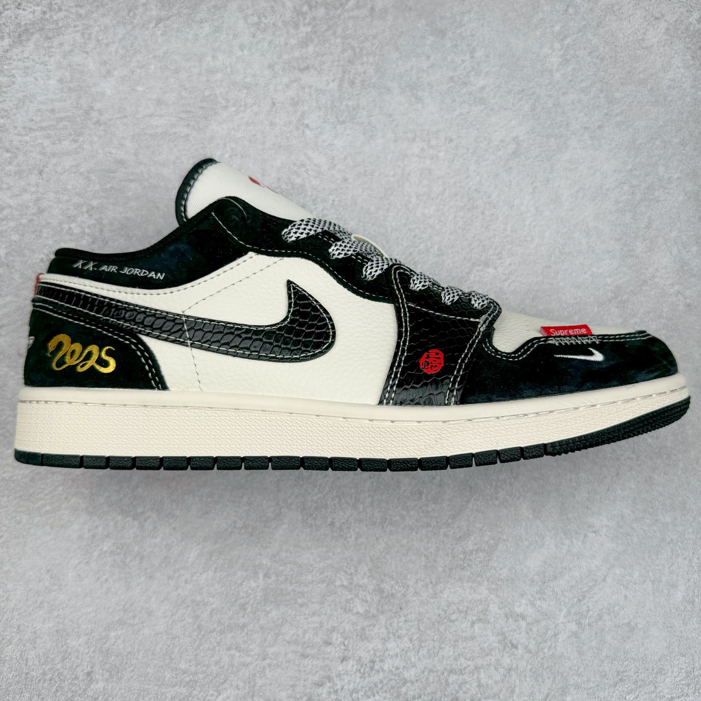 Air Jordan AJ1 Low 低帮定制 SJ9950-056 原厂内置气垫魔块 A模大底 头层小牛皮 鞋舌AJ原厂专用牛津布+AJ专用反口珍珠布+原厂无杂质高弹内里海棉+特殊封边弹力鞋带 尺码:36 36.5 37.5 38 38.5 39 40 40.5 41 42 42.5 43 44 44.5 45-选品中心