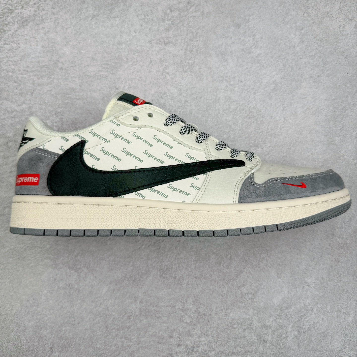TS x Air Jordan AJ1 Low 倒钩低帮联名定制配色 XY2688-120 原厂内置气垫魔块 A模大底 头层小牛皮 鞋舌AJ原厂专用牛津布+AJ专用反口珍珠布+原厂无杂质高弹内里海棉+特殊封边弹力鞋带 实拍调校N版已经零色差零失真 百分百还原实物色彩所见即所得 不存在货不对板色差等低级问题 选购参考实物拍摄 不混卖不参货 只用心做好货严格选品 承诺混一赔十 尺码：36 36.5 37.5 38 38.5 39 40 40.5 41 42 42.5 43 44 44.5 45-选品中心
