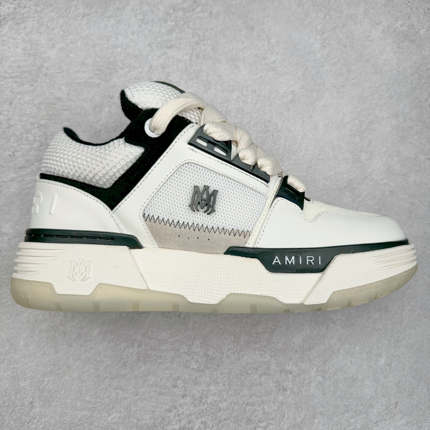 图片[7]-Lw22 Amiri 埃米尔 MA-1 情侣款面包鞋 原版购入开发 广东纯原大厂出品 做货 Amiri新一季放弃了摇滚朋克的风格 使用了大量不饱和色系 莫兰迪色调 无论是看到还是穿上 都是会让人非常身心愉悦 面包鞋的大鞋舌延续了下来 缩短了鞋身的长度 加厚了中底 鞋头部分更加圆润 Amiri的品牌字母和 MA标识出现在鞋身侧面 尺码： 38 39 40 41 42 43 44 45-选品中心