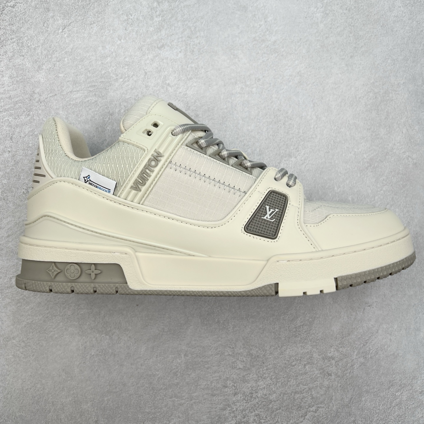 Louis Vuitton Trainer lv时装走秀运动鞋 完美鞋型超高的清洁度 零毛边线头瑕疵 全套原楦原纸版原鞋开模 全网最具灵魂的版型 正确原装黄色鞋盒 正确中底印花 鞋面印花3D高频深度立体 全鞋电脑针车 紧密相连 针距密度一致 环保乳胶注塑鞋垫 厚度脚感还原原版 皮面裁剪部位 统一油边封口工艺 原装橡胶大底含胶量大底组合零偏差 专柜全套包装 防尘袋 说明书 质保卡 男女鞋 尺码：35 36 37 38 39 40 41 42 43 44 45-选品中心