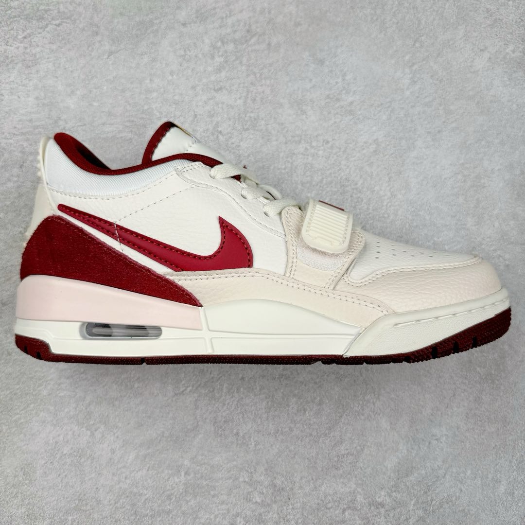 图片[3]-＃KZ神版 Air Jordan Legacy AJ312 复古篮球鞋 市场最强独一档产物 全套原纸板楦头开发 原厂大底磨具加持立体防滑纹理 原档数据后跟TPU子母扣魔术贴 原装可视Air Sole气垫 原汁原味最完美的312代版型 唯一正确鞋头趴度弧度高度鞋身腰线 进口港宝加持 后跟自然饱满 全鞋荧光划线卡点 追求极致完美 每一双都是工艺品 多重QC质检 超越公司货的品控标准 实实在在的免检产品 鞋身采用了皮革材质打造 横跨鞋面的魔术贴十分吸睛 侧面的Swoosh Logo的一部分被鞋面遮挡了一部分 颇具玩味 魔术贴上标有NK标识 而鞋舌上是Jordan的经典红色飞翼Logo 后跟和鞋底均采用了AJ3的设计 后跟上同样也使用了经典的爆裂纹图案 尺码：36 36.5 37.5 38 38.5 39 40 40.5 41 42 42.5 43 44 44.5 45 46 47.5-选品中心