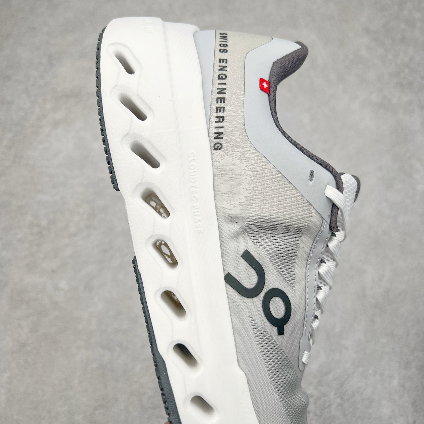 图片[6]-On Cloudsurfer Next 舒适百搭防滑耐磨低帮休闲跑步鞋 昂跑运动品牌 开创于2010年 缓震着陆、强效回弹、轻柔质感的设计构思始终是ON研制关键 与此同时基于“为全球提供革新性的跑步感受”信念 陆续推出了多款跑鞋及其以专业运动人体跑步工程学为设计关键的功能性跑步服饰设备 让跑者不费力气地畅快畅跑 尺码：36 36.5 37.5 38 38.5 39 40 40.5 41 42 42.5 43 44 44.5 45-选品中心