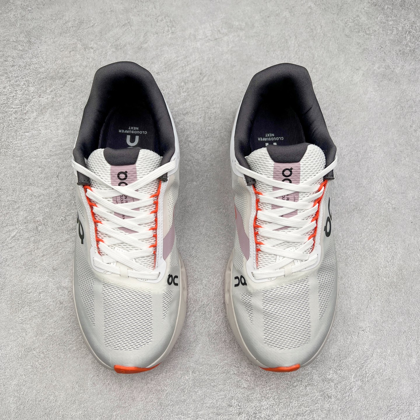 图片[2]-On Cloudsurfer Next 舒适百搭防滑耐磨低帮休闲跑步鞋 昂跑运动品牌 开创于2010年 缓震着陆、强效回弹、轻柔质感的设计构思始终是ON研制关键 与此同时基于“为全球提供革新性的跑步感受”信念 陆续推出了多款跑鞋及其以专业运动人体跑步工程学为设计关键的功能性跑步服饰设备 让跑者不费力气地畅快畅跑 尺码：36 36.5 37.5 38 38.5 39 40 40.5 41 42 42.5 43 44 44.5 45-选品中心