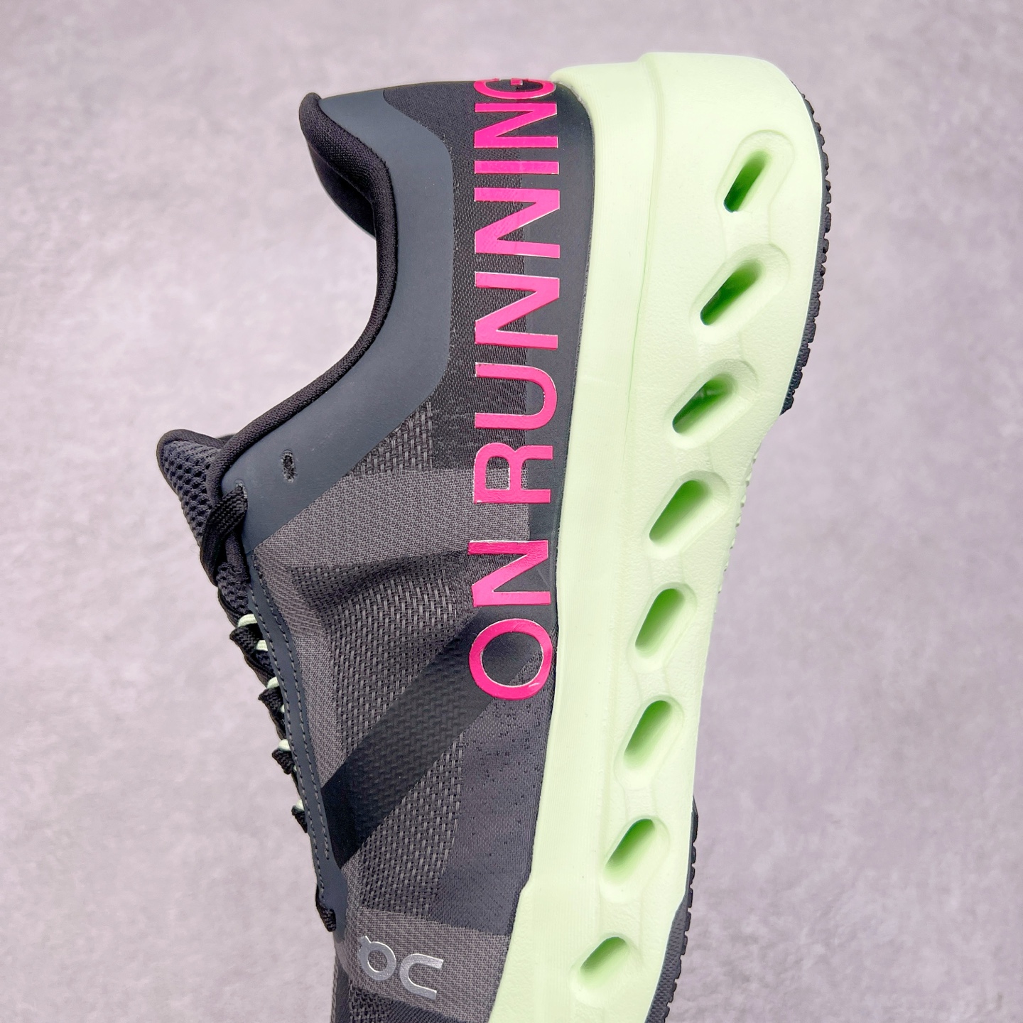 图片[7]-On Cloudsurfer Next 舒适百搭防滑耐磨低帮休闲跑步鞋 昂跑运动品牌 开创于2010年 缓震着陆、强效回弹、轻柔质感的设计构思始终是ON研制关键 与此同时基于“为全球提供革新性的跑步感受”信念 陆续推出了多款跑鞋及其以专业运动人体跑步工程学为设计关键的功能性跑步服饰设备 让跑者不费力气地畅快畅跑 尺码：36 36.5 37.5 38 38.5 39 40 40.5 41 42 42.5 43 44 44.5 45-选品中心