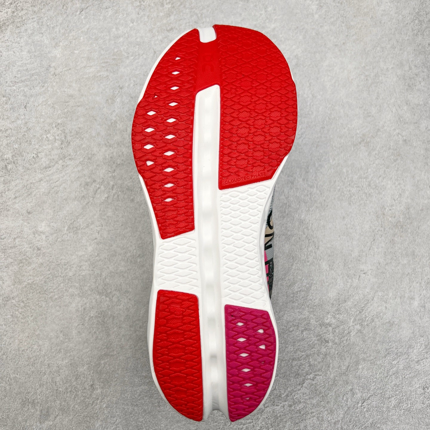 图片[9]-On Cloudsurfer Next 舒适百搭防滑耐磨低帮休闲跑步鞋 昂跑运动品牌 开创于2010年 缓震着陆、强效回弹、轻柔质感的设计构思始终是ON研制关键 与此同时基于“为全球提供革新性的跑步感受”信念 陆续推出了多款跑鞋及其以专业运动人体跑步工程学为设计关键的功能性跑步服饰设备 让跑者不费力气地畅快畅跑 尺码：36 36.5 37.5 38 38.5 39 40 40.5 41 42 42.5 43 44 44.5 45-选品中心