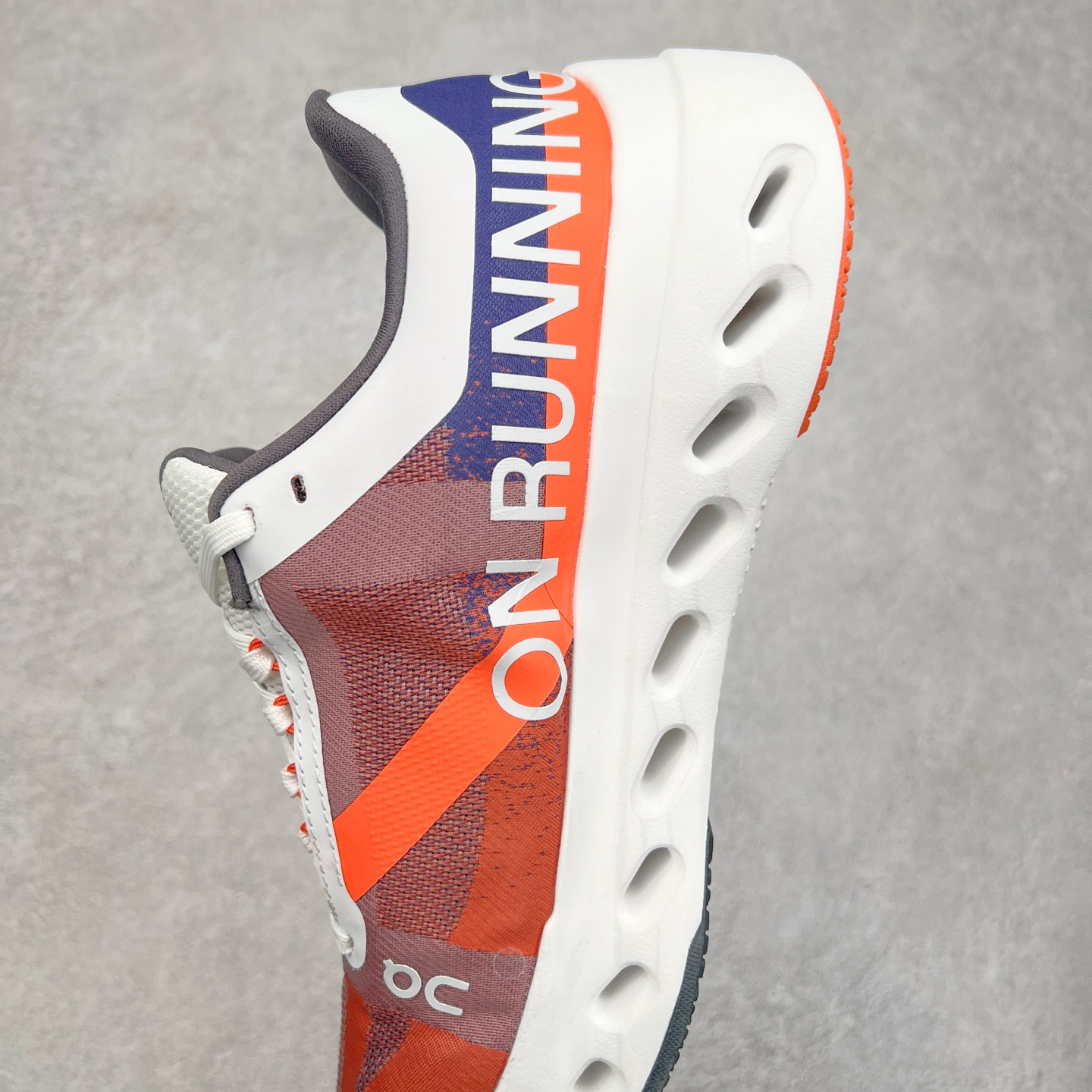 图片[7]-On Cloudsurfer Next 舒适百搭防滑耐磨低帮休闲跑步鞋 昂跑运动品牌 开创于2010年 缓震着陆、强效回弹、轻柔质感的设计构思始终是ON研制关键 与此同时基于“为全球提供革新性的跑步感受”信念 陆续推出了多款跑鞋及其以专业运动人体跑步工程学为设计关键的功能性跑步服饰设备 让跑者不费力气地畅快畅跑 尺码：36 36.5 37.5 38 38.5 39 40 40.5 41 42 42.5 43 44 44.5 45-选品中心