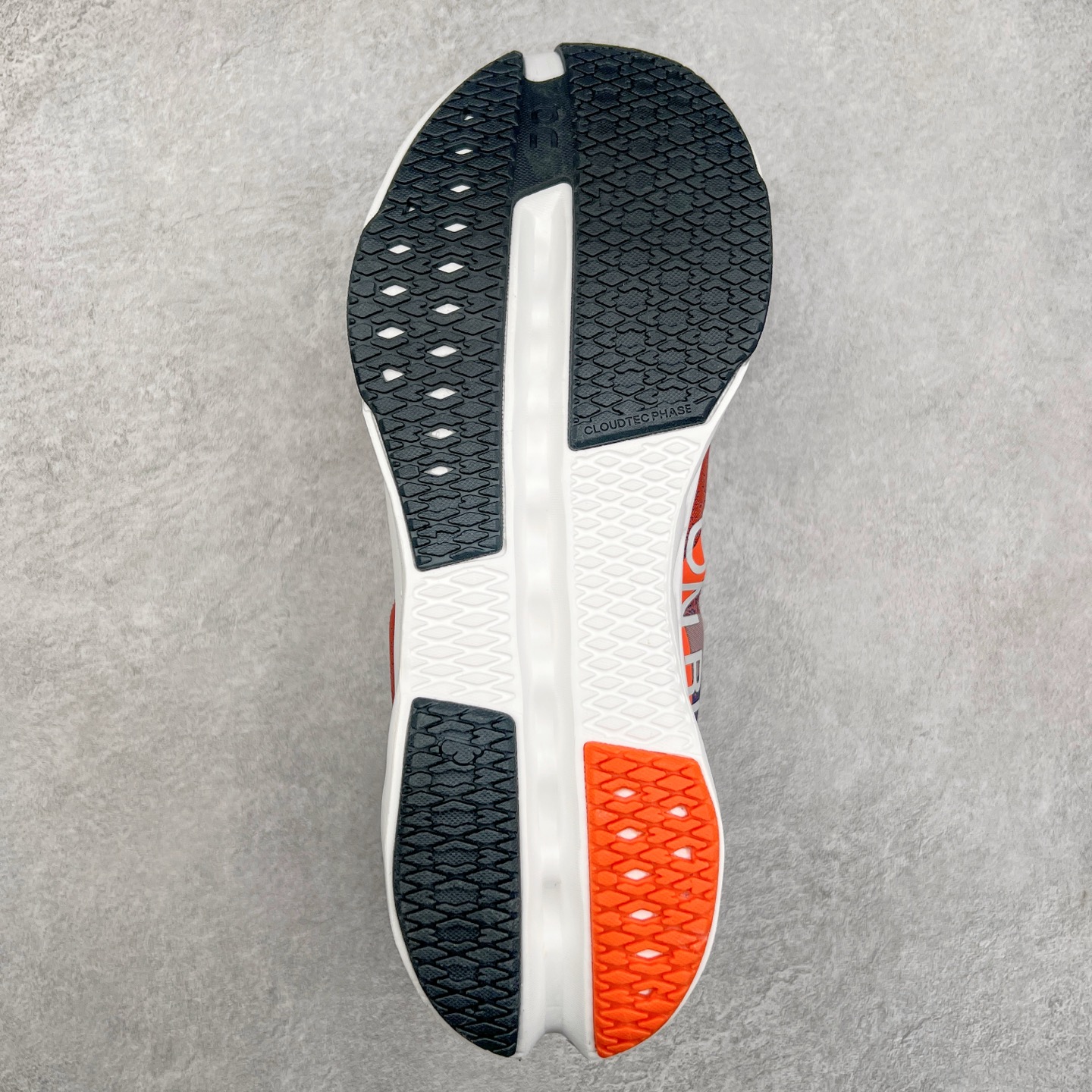 图片[9]-On Cloudsurfer Next 舒适百搭防滑耐磨低帮休闲跑步鞋 昂跑运动品牌 开创于2010年 缓震着陆、强效回弹、轻柔质感的设计构思始终是ON研制关键 与此同时基于“为全球提供革新性的跑步感受”信念 陆续推出了多款跑鞋及其以专业运动人体跑步工程学为设计关键的功能性跑步服饰设备 让跑者不费力气地畅快畅跑 尺码：36 36.5 37.5 38 38.5 39 40 40.5 41 42 42.5 43 44 44.5 45-选品中心