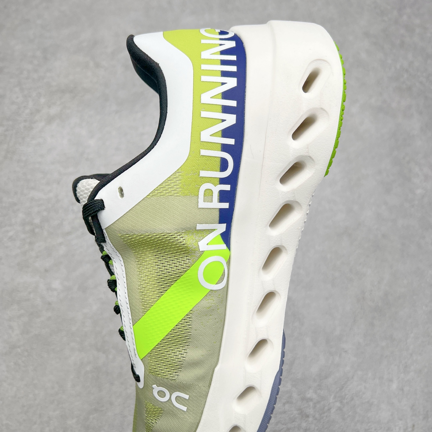 图片[7]-On Cloudsurfer Next 舒适百搭防滑耐磨低帮休闲跑步鞋 昂跑运动品牌 开创于2010年 缓震着陆、强效回弹、轻柔质感的设计构思始终是ON研制关键 与此同时基于“为全球提供革新性的跑步感受”信念 陆续推出了多款跑鞋及其以专业运动人体跑步工程学为设计关键的功能性跑步服饰设备 让跑者不费力气地畅快畅跑 尺码：36 36.5 37.5 38 38.5 39 40 40.5 41 42 42.5 43 44 44.5 45-选品中心