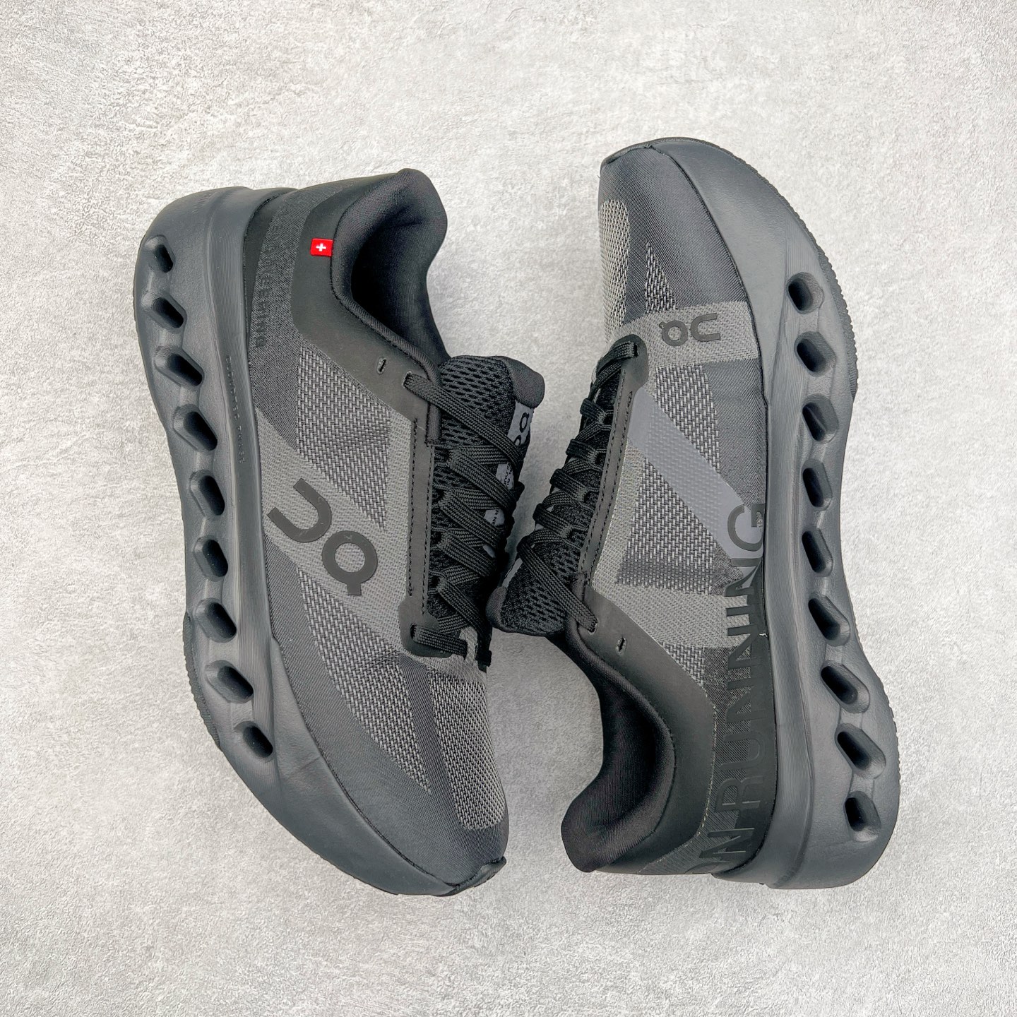 图片[3]-On Cloudsurfer Next 舒适百搭防滑耐磨低帮休闲跑步鞋 昂跑运动品牌 开创于2010年 缓震着陆、强效回弹、轻柔质感的设计构思始终是ON研制关键 与此同时基于“为全球提供革新性的跑步感受”信念 陆续推出了多款跑鞋及其以专业运动人体跑步工程学为设计关键的功能性跑步服饰设备 让跑者不费力气地畅快畅跑 尺码：36 36.5 37.5 38 38.5 39 40 40.5 41 42 42.5 43 44 44.5 45-选品中心