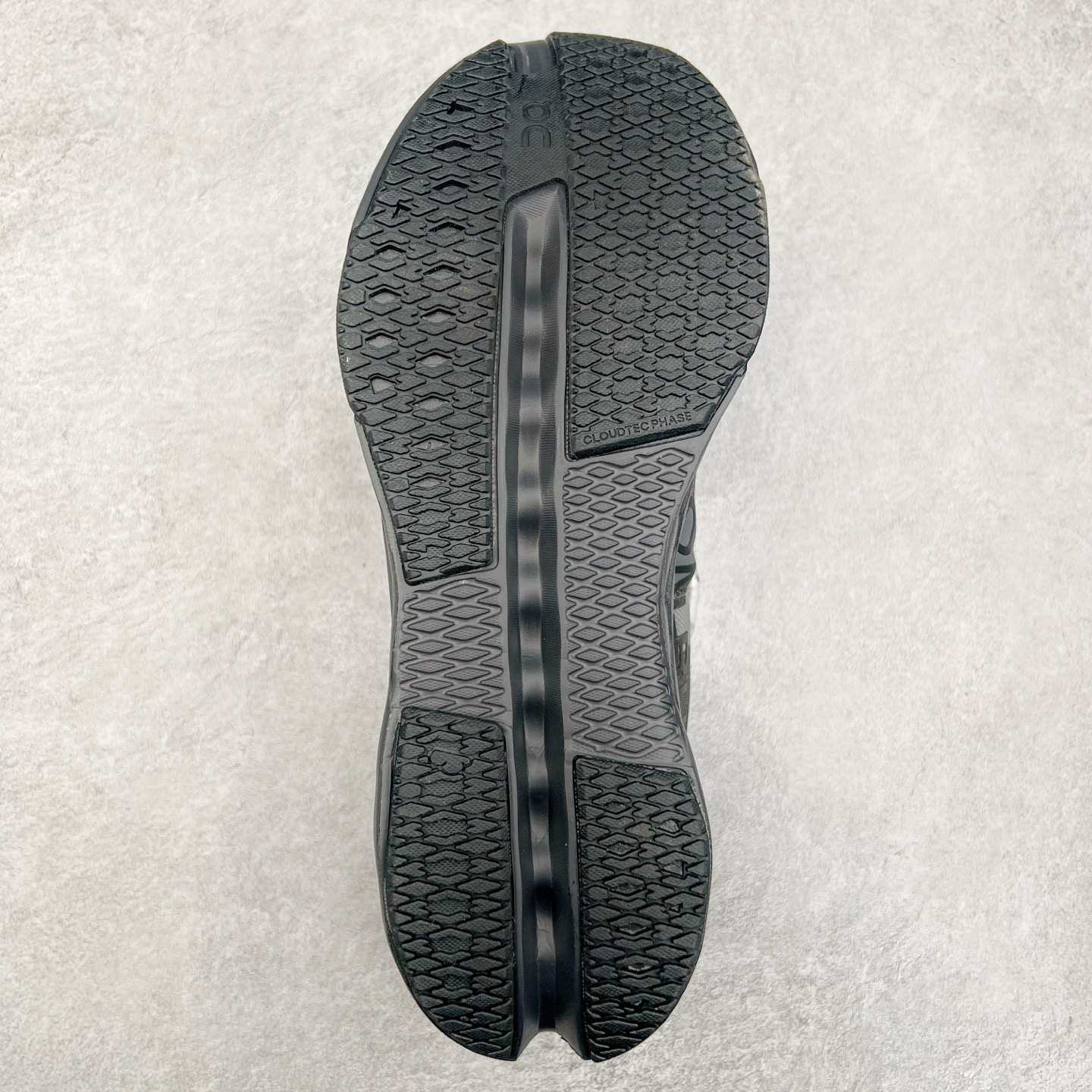 图片[9]-On Cloudsurfer Next 舒适百搭防滑耐磨低帮休闲跑步鞋 昂跑运动品牌 开创于2010年 缓震着陆、强效回弹、轻柔质感的设计构思始终是ON研制关键 与此同时基于“为全球提供革新性的跑步感受”信念 陆续推出了多款跑鞋及其以专业运动人体跑步工程学为设计关键的功能性跑步服饰设备 让跑者不费力气地畅快畅跑 尺码：36 36.5 37.5 38 38.5 39 40 40.5 41 42 42.5 43 44 44.5 45-选品中心