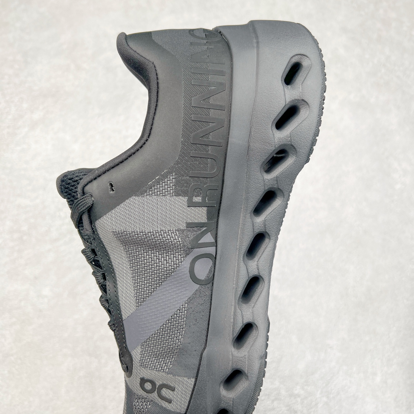 图片[7]-On Cloudsurfer Next 舒适百搭防滑耐磨低帮休闲跑步鞋 昂跑运动品牌 开创于2010年 缓震着陆、强效回弹、轻柔质感的设计构思始终是ON研制关键 与此同时基于“为全球提供革新性的跑步感受”信念 陆续推出了多款跑鞋及其以专业运动人体跑步工程学为设计关键的功能性跑步服饰设备 让跑者不费力气地畅快畅跑 尺码：36 36.5 37.5 38 38.5 39 40 40.5 41 42 42.5 43 44 44.5 45-选品中心