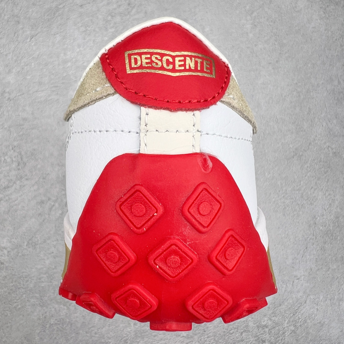 图片[8]-DESCENTE Sport Style Chron Racer迪桑特舒适百搭防滑耐磨低帮生活休闲鞋 是一款集复古与现代于一体的低帮跑步鞋 简洁的牛皮鞋面不仅彰显出时尚的质感 还适用于多种场合的穿搭 这款鞋子的透气性能极佳 轻质弹性鞋底则提供了良好的舒适度和耐磨性 使你在行走或跑步时都能感受到脚底的柔软与支撑 尺码：36 36.5 37.5 38 38.5 39 40 40.5 41 42 42.5 43 44 44.5 45-选品中心