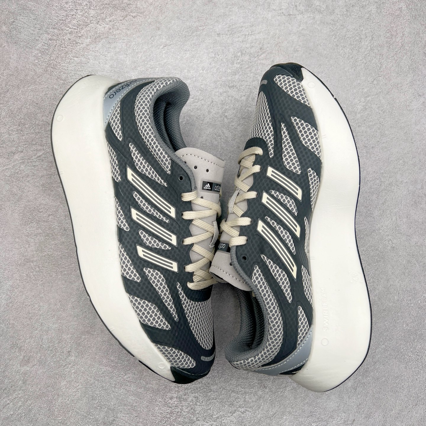 图片[3]-＃福利特价 AD Adizero Aruku 全新跑鞋 以永动机为灵感的前卫造型 以及时下流行的厚底设定 让人无比期待 “Aruku” 在日文中是行走的意思 昭示了这是一双定位于大众日常训练或慢跑的鞋款 黑、白、红三色的撞色外观 搭配街头感、现代感十足的鞋面线条勾勒 格外引人注目 搭配丰沛的全新 Swirlfoam 泡棉厚底 虽然不像顶级竞速跑鞋那般极致 但也将日常舒适和时尚颜值平衡到位 尺码：36 36.5 37.5 38 38.5 39 40 40.5 41 42 42.5 43 44 44.5 45 46-选品中心