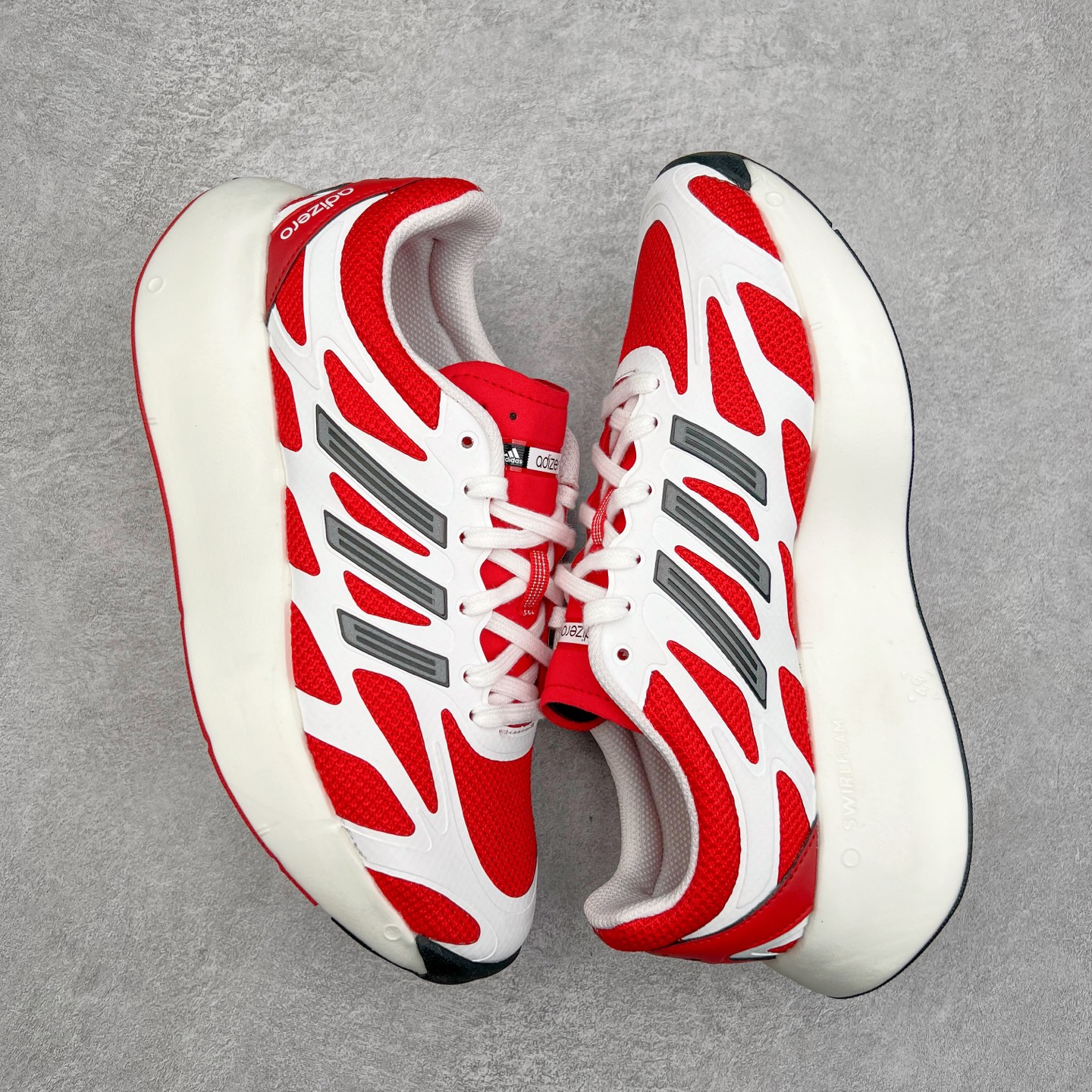 图片[3]-＃福利特价 AD Adizero Aruku 全新跑鞋 以永动机为灵感的前卫造型 以及时下流行的厚底设定 让人无比期待 “Aruku” 在日文中是行走的意思 昭示了这是一双定位于大众日常训练或慢跑的鞋款 黑、白、红三色的撞色外观 搭配街头感、现代感十足的鞋面线条勾勒 格外引人注目 搭配丰沛的全新 Swirlfoam 泡棉厚底 虽然不像顶级竞速跑鞋那般极致 但也将日常舒适和时尚颜值平衡到位 尺码：36 36.5 37.5 38 38.5 39 40 40.5 41 42 42.5 43 44 44.5 45 46-选品中心