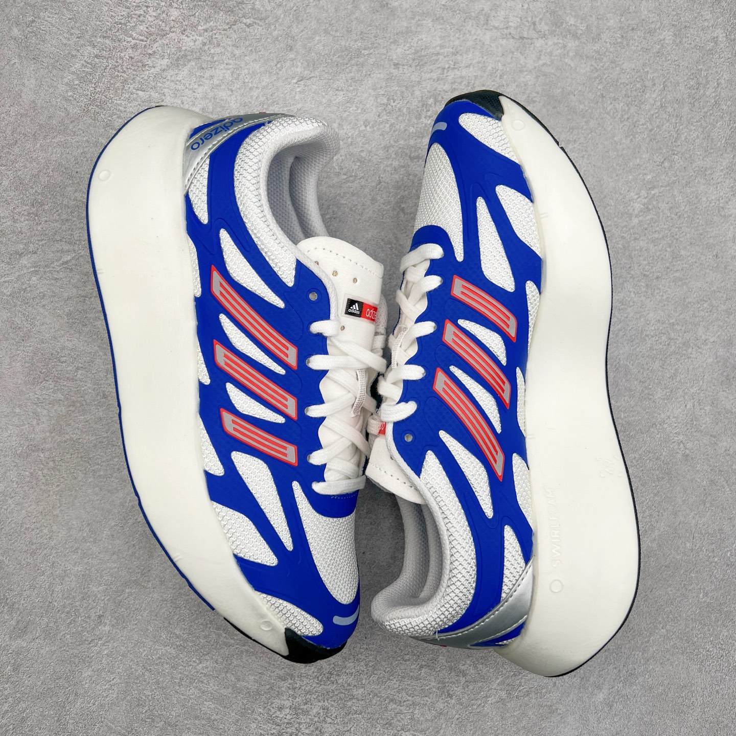 图片[3]-＃福利特价 AD Adizero Aruku 全新跑鞋 以永动机为灵感的前卫造型 以及时下流行的厚底设定 让人无比期待 “Aruku” 在日文中是行走的意思 昭示了这是一双定位于大众日常训练或慢跑的鞋款 黑、白、红三色的撞色外观 搭配街头感、现代感十足的鞋面线条勾勒 格外引人注目 搭配丰沛的全新 Swirlfoam 泡棉厚底 虽然不像顶级竞速跑鞋那般极致 但也将日常舒适和时尚颜值平衡到位 尺码：36 36.5 37.5 38 38.5 39 40 40.5 41 42 42.5 43 44 44.5 45 46-选品中心