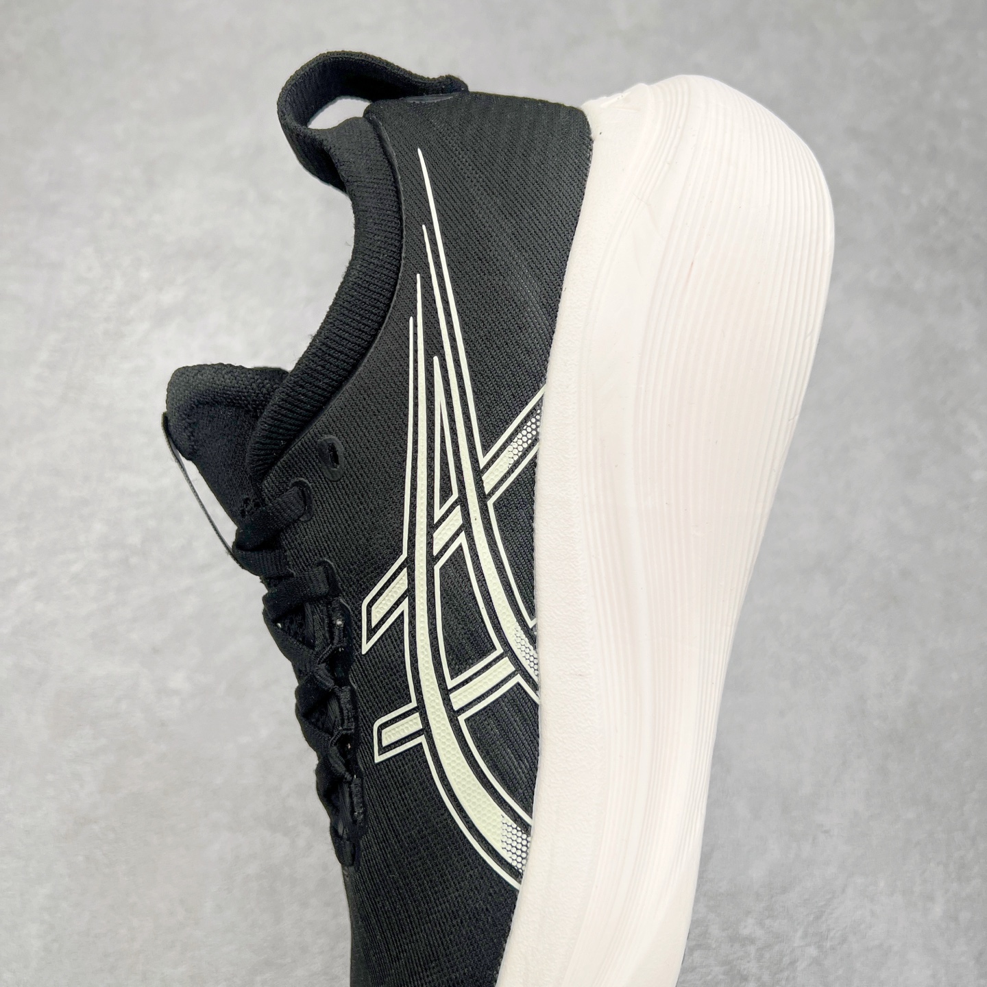 图片[7]-Asics GEL-Nimbus 27 亚瑟士缓震跑鞋 近年复古风潮的势头很旺 ASICS一直坚信保持身体的健康与活力是打造健康快乐的生活方式的最佳途径 ASICS为复古鞋型注入新设计 为玩家的街头穿搭提供了更多可能 GEL-NIMBUSTM9运动鞋最初是为中立和仰卧跑步者设计的长距离训练器 采用原始材料和关键细节重新设计 其Y2K时代的工业外观也被大胆的对比和色块所抵消 尺码：36 36.5 37.5 38 38.5 39 40 40.5 41.5 42 42.5 43.5 44 44.5 45-选品中心