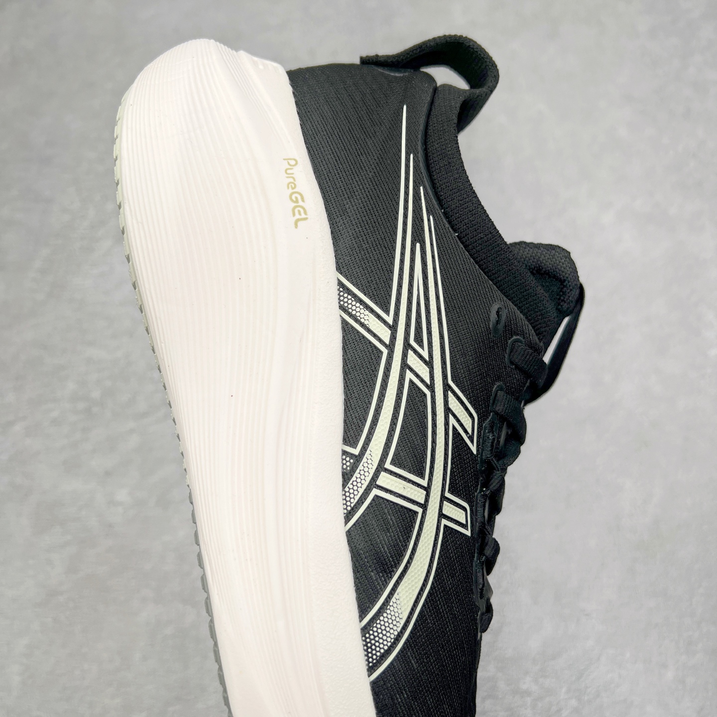 图片[6]-Asics GEL-Nimbus 27 亚瑟士缓震跑鞋 近年复古风潮的势头很旺 ASICS一直坚信保持身体的健康与活力是打造健康快乐的生活方式的最佳途径 ASICS为复古鞋型注入新设计 为玩家的街头穿搭提供了更多可能 GEL-NIMBUSTM9运动鞋最初是为中立和仰卧跑步者设计的长距离训练器 采用原始材料和关键细节重新设计 其Y2K时代的工业外观也被大胆的对比和色块所抵消 尺码：36 36.5 37.5 38 38.5 39 40 40.5 41.5 42 42.5 43.5 44 44.5 45-选品中心