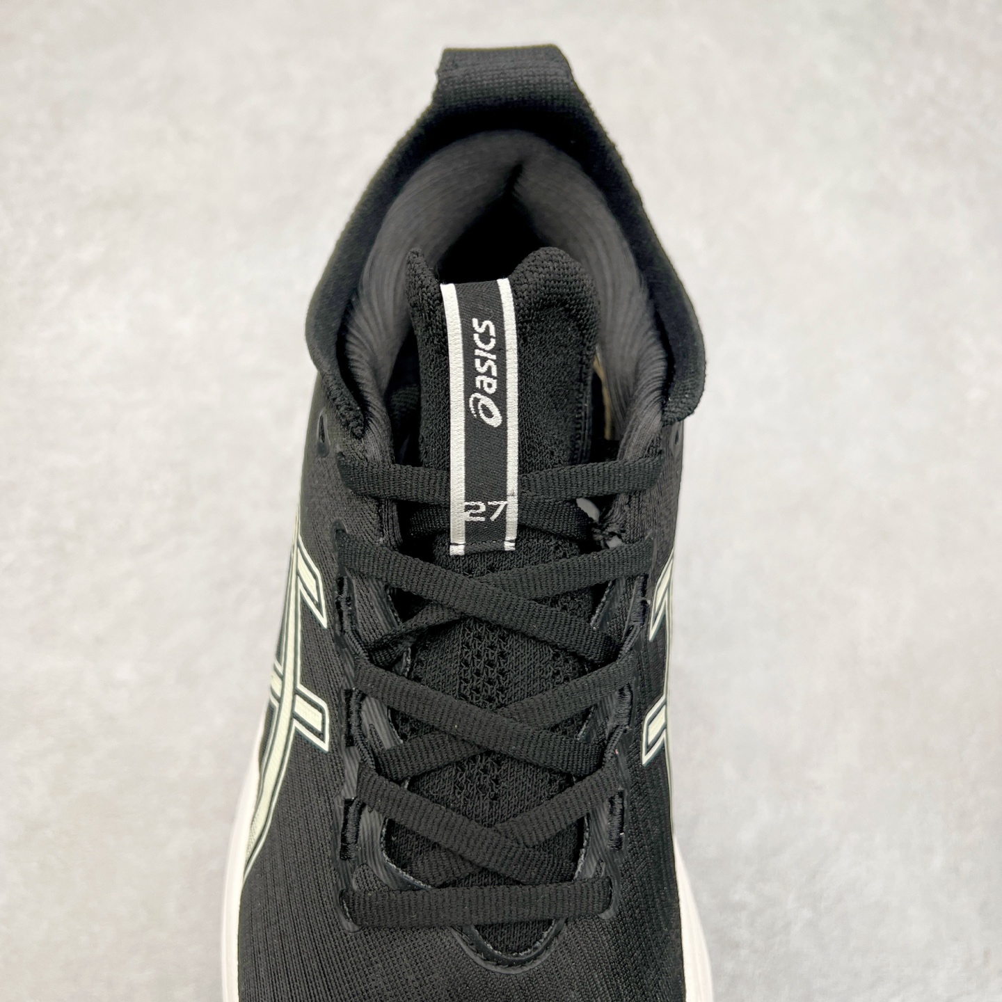 图片[5]-Asics GEL-Nimbus 27 亚瑟士缓震跑鞋 近年复古风潮的势头很旺 ASICS一直坚信保持身体的健康与活力是打造健康快乐的生活方式的最佳途径 ASICS为复古鞋型注入新设计 为玩家的街头穿搭提供了更多可能 GEL-NIMBUSTM9运动鞋最初是为中立和仰卧跑步者设计的长距离训练器 采用原始材料和关键细节重新设计 其Y2K时代的工业外观也被大胆的对比和色块所抵消 尺码：36 36.5 37.5 38 38.5 39 40 40.5 41.5 42 42.5 43.5 44 44.5 45-选品中心