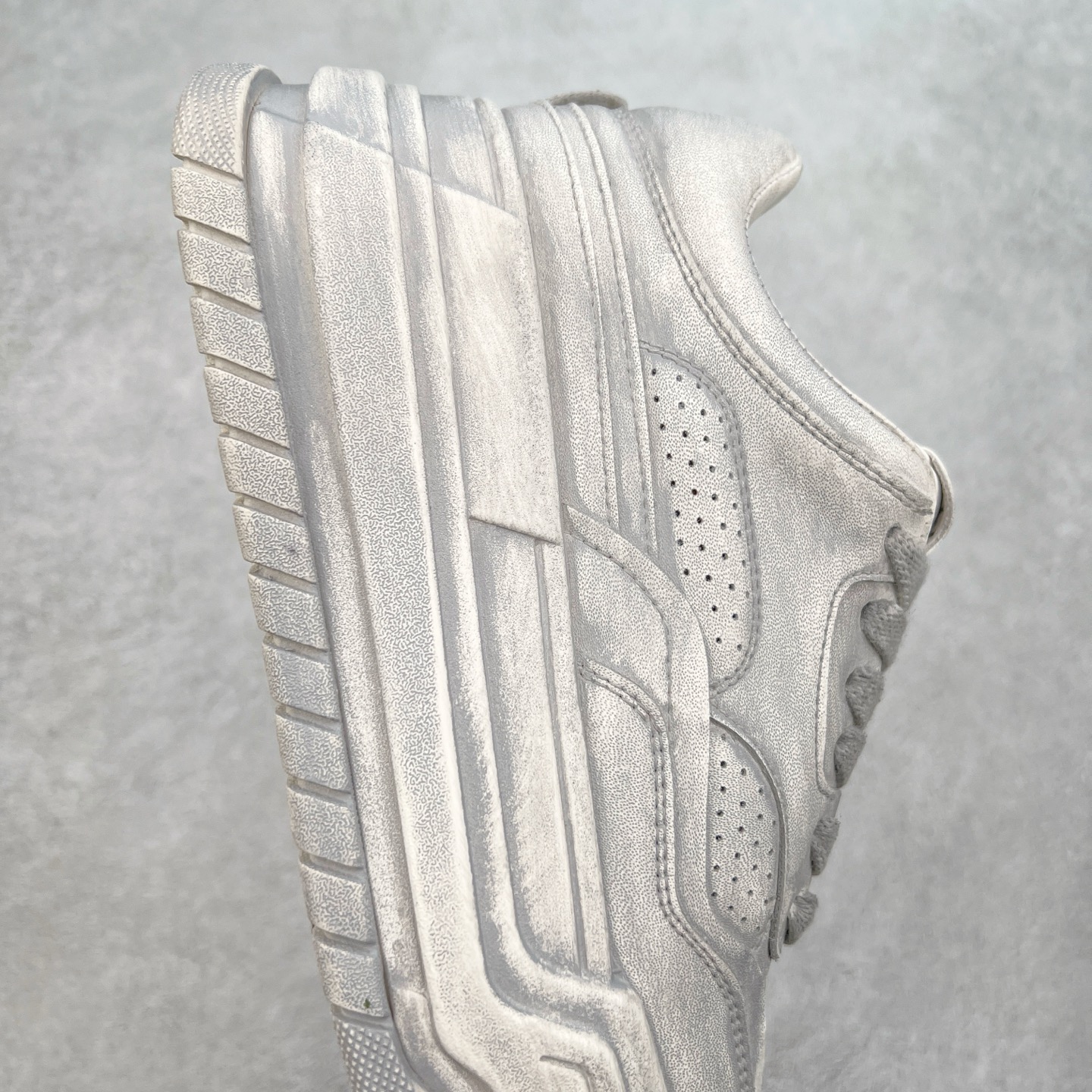 图片[6]-GG-CC Chunky Low安哥拉红休闲运动老爹鞋系列 广东大厂出品 完美细节 25ss春季新款 大长腿 时髦look轻松定格 不费力展现率性氛围 酷帅机能风不规则设计大底 GGCC 银灰红色拼色造型设计 轻便舒适百搭 不管怎么搭都敲好看~尺码：35 36 37 38 39 40-选品中心