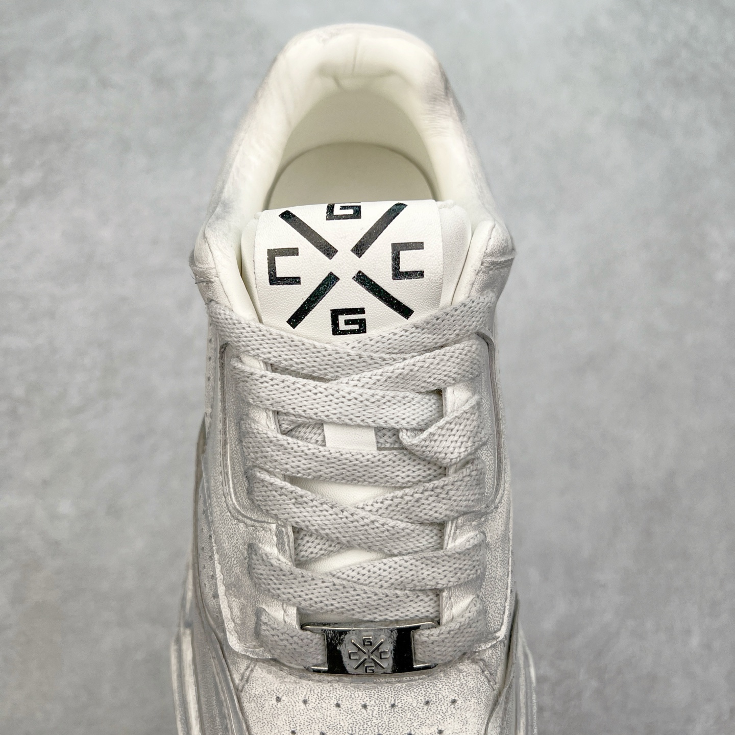 图片[5]-GG-CC Chunky Low安哥拉红休闲运动老爹鞋系列 广东大厂出品 完美细节 25ss春季新款 大长腿 时髦look轻松定格 不费力展现率性氛围 酷帅机能风不规则设计大底 GGCC 银灰红色拼色造型设计 轻便舒适百搭 不管怎么搭都敲好看~尺码：35 36 37 38 39 40-选品中心