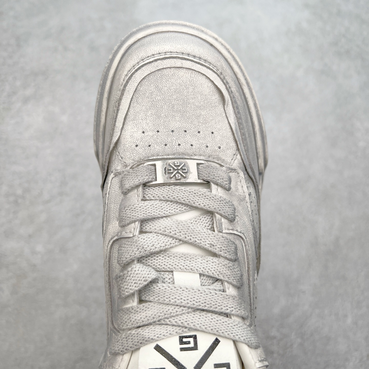 图片[4]-GG-CC Chunky Low安哥拉红休闲运动老爹鞋系列 广东大厂出品 完美细节 25ss春季新款 大长腿 时髦look轻松定格 不费力展现率性氛围 酷帅机能风不规则设计大底 GGCC 银灰红色拼色造型设计 轻便舒适百搭 不管怎么搭都敲好看~尺码：35 36 37 38 39 40-选品中心