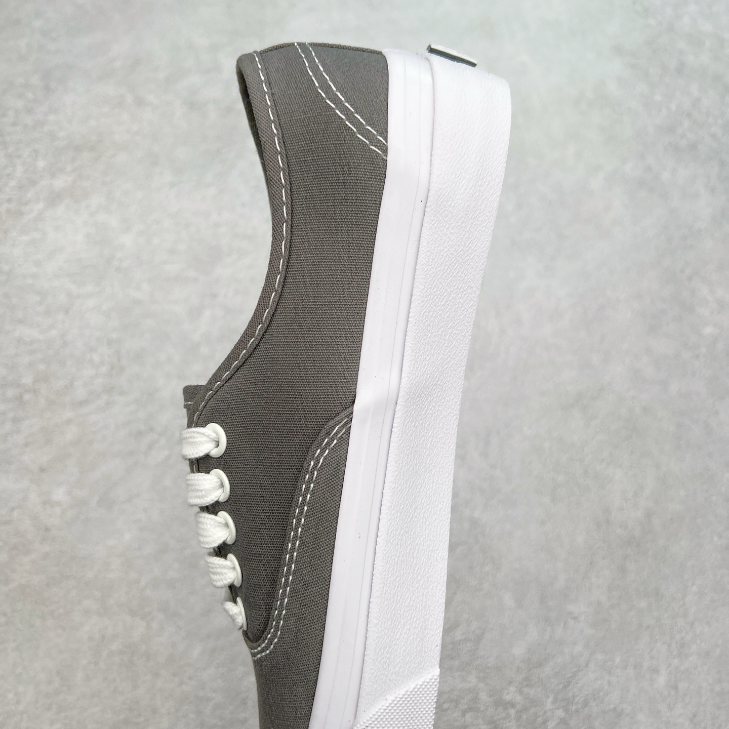 图片[7]-Vans Authentic REISSUE 44 范斯官方 舒适百搭低帮休闲帆布鞋 融合了Vans安纳海姆的复古属性 从鞋型和贴合度方面重塑鞋款 尺码：35 36 36.5 37 38 38.5 39 40 40.5 41 42 42.5 43 44-选品中心