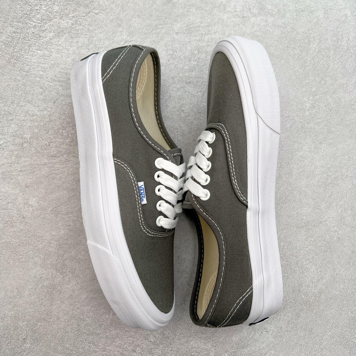 图片[3]-Vans Authentic REISSUE 44 范斯官方 舒适百搭低帮休闲帆布鞋 融合了Vans安纳海姆的复古属性 从鞋型和贴合度方面重塑鞋款 尺码：35 36 36.5 37 38 38.5 39 40 40.5 41 42 42.5 43 44-选品中心