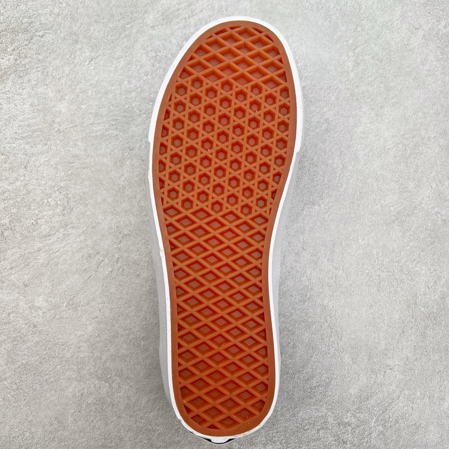 图片[9]-Vans Authentic REISSUE 44 范斯官方 舒适百搭低帮休闲帆布鞋 融合了Vans安纳海姆的复古属性 从鞋型和贴合度方面重塑鞋款 尺码：35 36 36.5 37 38 38.5 39 40 40.5 41 42 42.5 43 44-选品中心