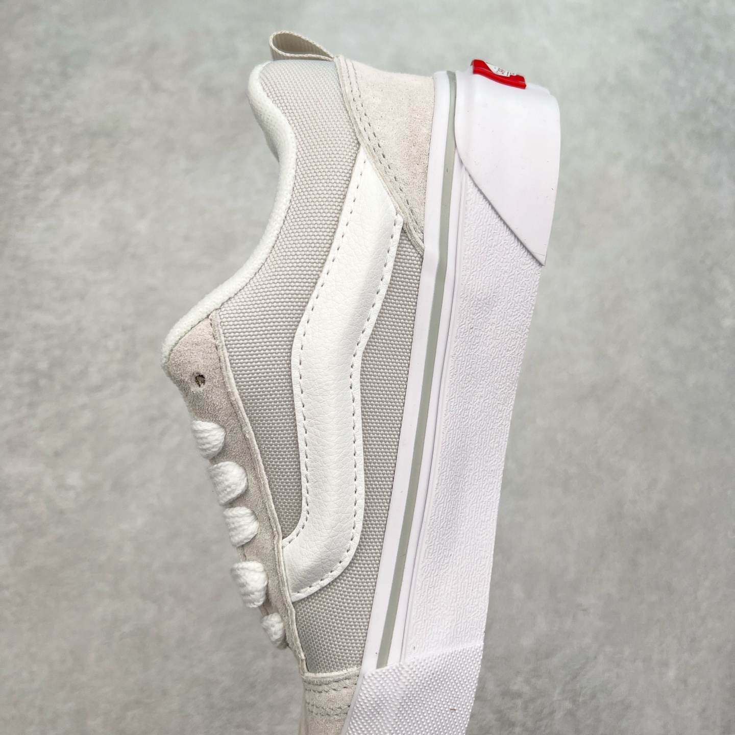 图片[7]-Vans Knu Skool 帆布银灰 肥胖版立体大Logo 加厚鞋舌 低帮复古休闲硫化面包鞋 尺码：35 36 36.5 37 38 38.5 39 40 40.5 41 42 42.5 43 44 工艺：硫化1：1（重量1：1、真标、原钢印、材质标、鞋型标、合格证）-选品中心