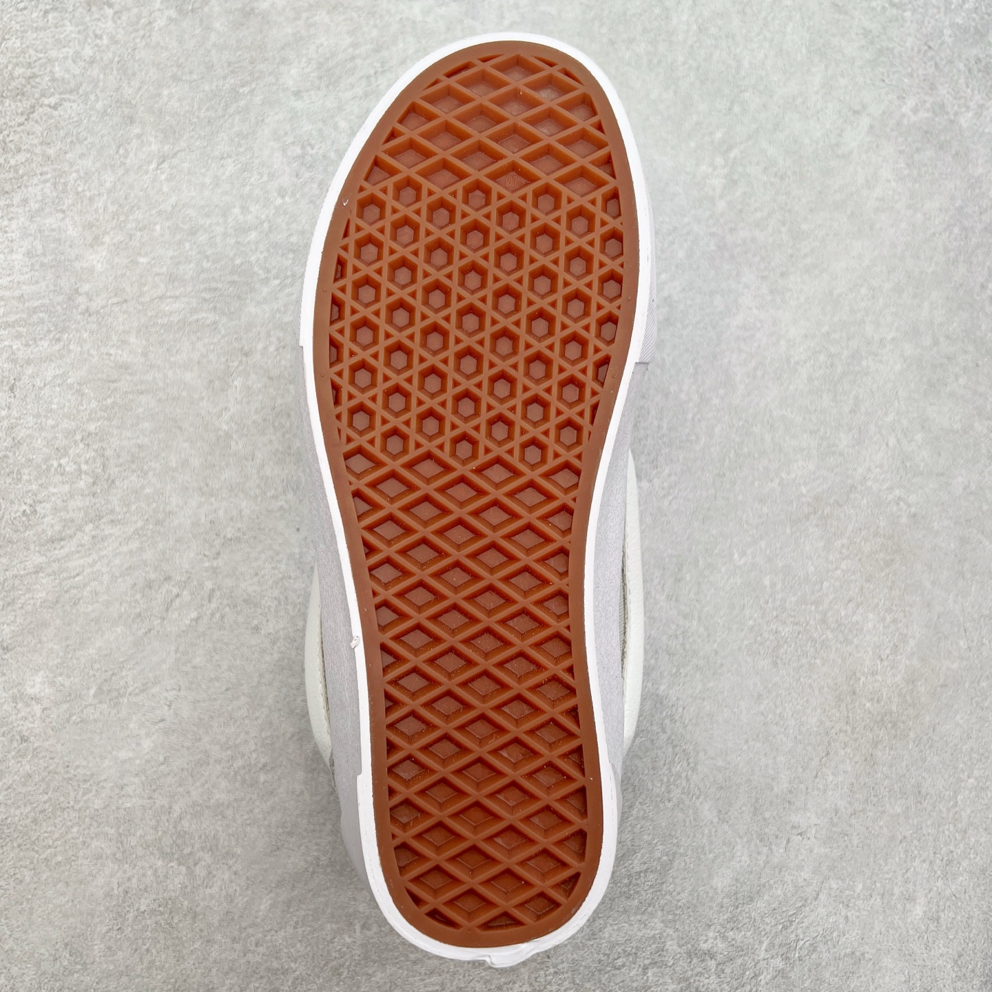 图片[9]-Vans Knu Skool 帆布银灰 肥胖版立体大Logo 加厚鞋舌 低帮复古休闲硫化面包鞋 尺码：35 36 36.5 37 38 38.5 39 40 40.5 41 42 42.5 43 44 工艺：硫化1：1（重量1：1、真标、原钢印、材质标、鞋型标、合格证）-选品中心