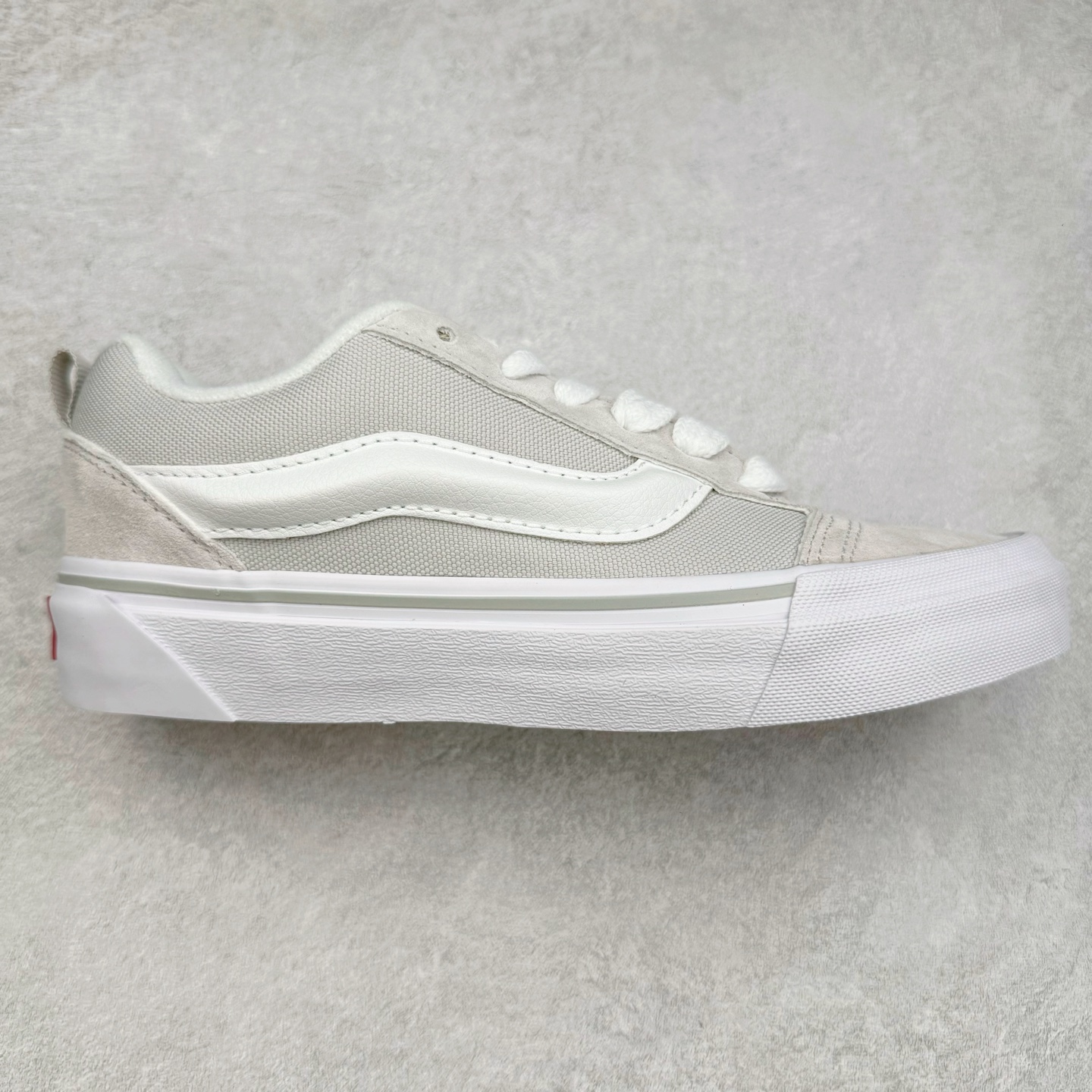 Vans Knu Skool 肥胖版立体大Logo 加厚鞋舌 低帮复古休闲硫化面包鞋 尺码:35 36 36.5 37 38 38.5 39 40 40.5 41 42 42.5 43 44 工艺:硫化1:1(重量1:1、真标、原钢印、材质标、鞋型标、合格证)-选品中心