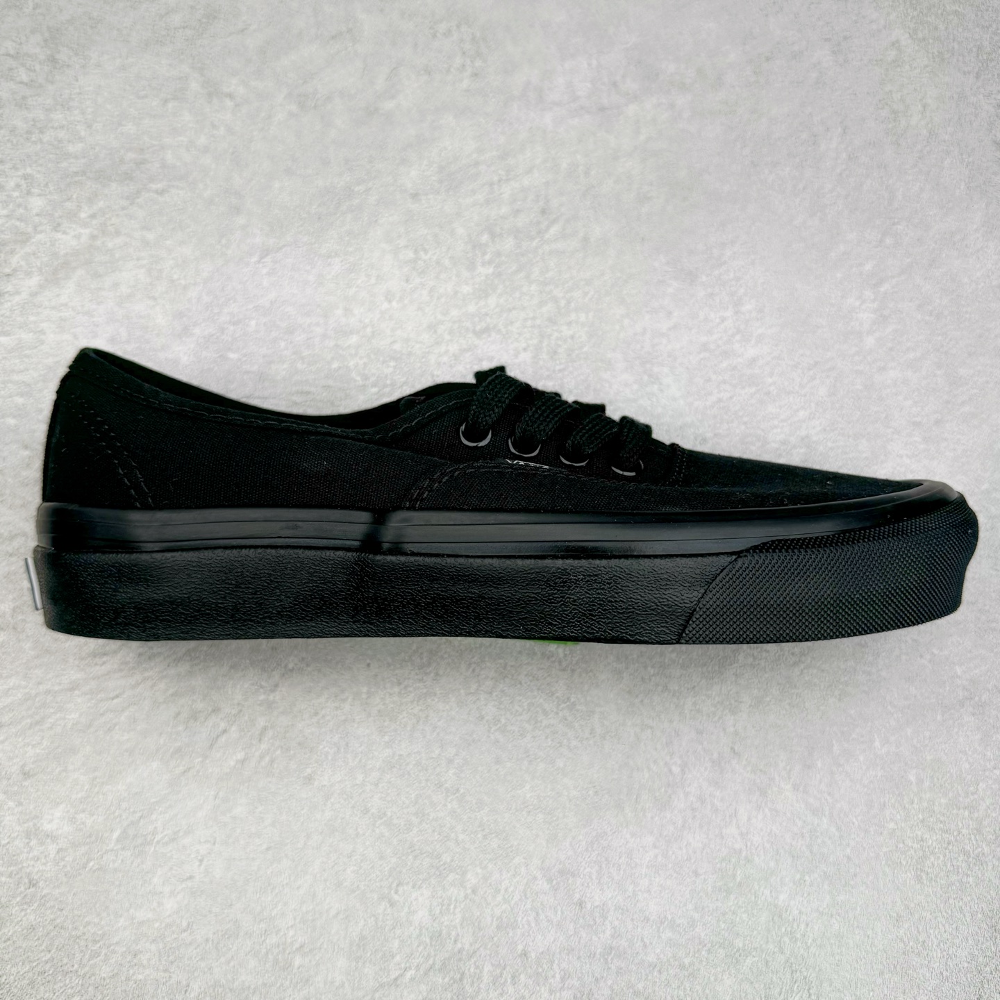 Vans Authentic REISSUE 44 范斯官方 舒适百搭低帮休闲帆布鞋 融合了Vans安纳海姆的复古属性 从鞋型和贴合度方面重塑鞋款 尺码：35 36 36.5 37 38 38.5 39 40 40.5 41 42 42.5 43 44-选品中心
