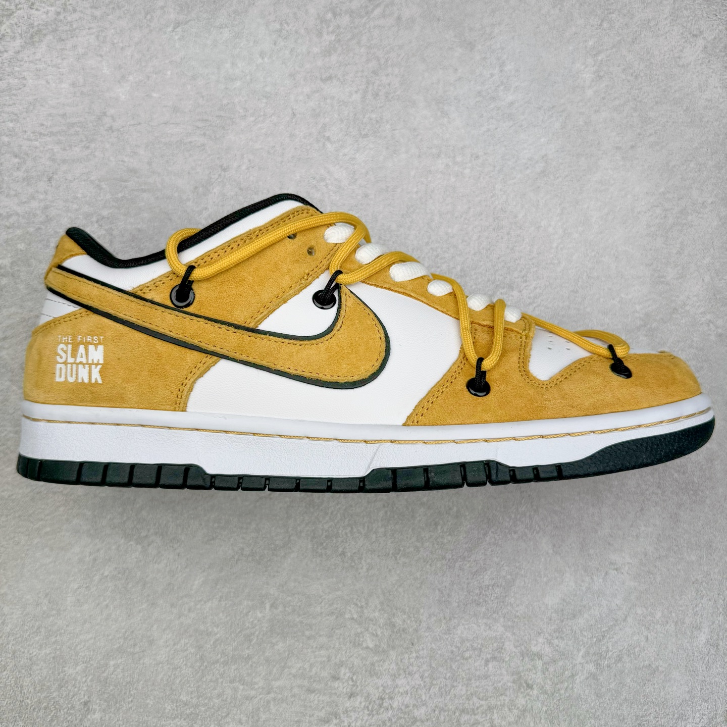 NK Dunk Low 定制配色 CT0856-105 大厂出品 极力推荐 原装头层材料 独家版型蒸餾加工帶來的是更好的视觉和脚感体验大厂纯原品质出货 清洁度 电绣工艺 皮料切割干净无任何毛边 细节完美 实拍调校N版已经零色差零失真 百分百还原实物色彩所见即所得 不存在货不对板色差等低级问题 选购参考实物拍摄 不混卖不参货 只用心做好货严格选品 承诺混一赔十 尺码：36 36.5 37.5 38 38.5 39 40 40.5 41 42 42.5 43 44 44.5 45-选品中心