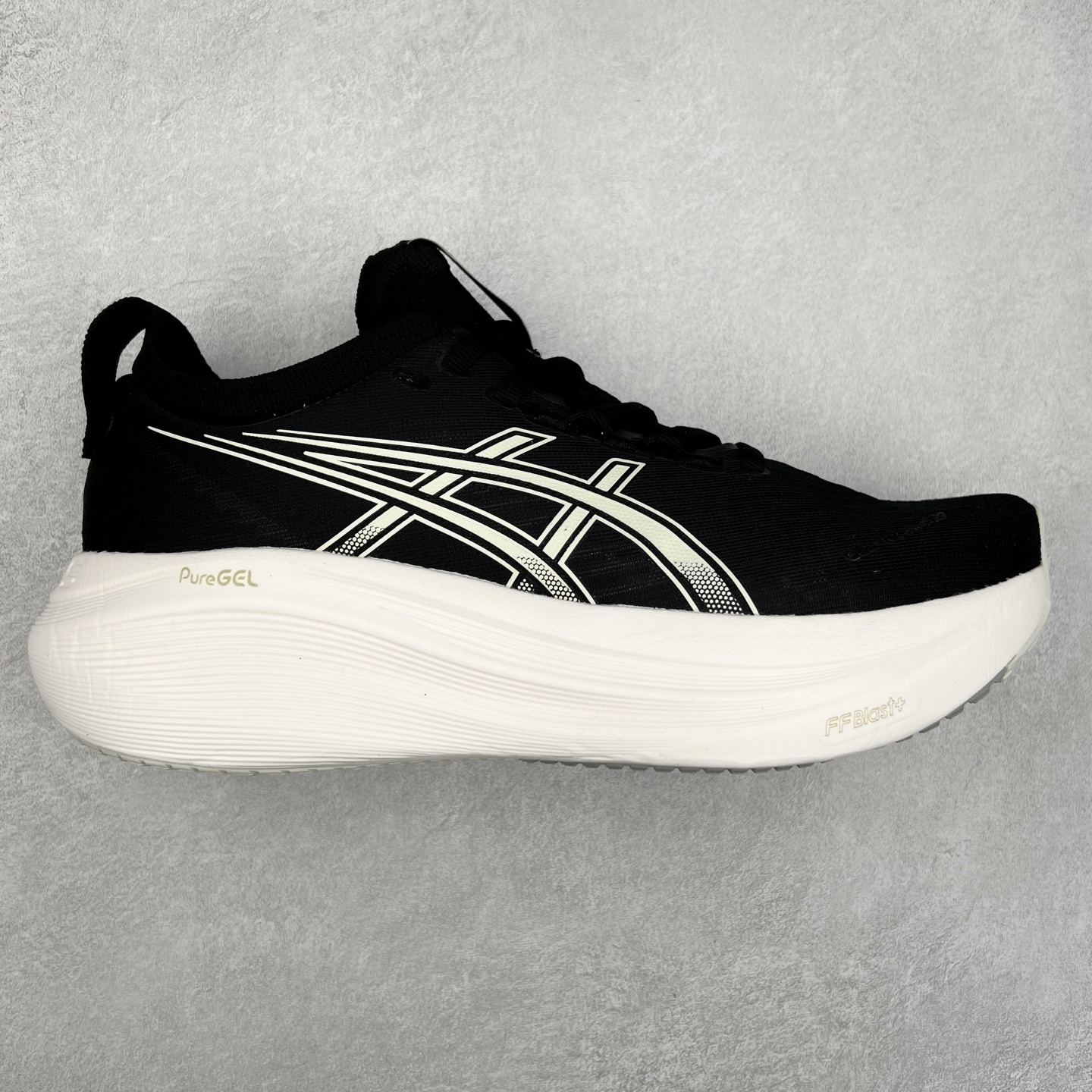 Asics GEL-Nimbus 27 亚瑟士缓震跑鞋 近年复古风潮的势头很旺 ASICS一直坚信保持身体的健康与活力是打造健康快乐的生活方式的最佳途径 ASICS为复古鞋型注入新设计 为玩家的街头穿搭提供了更多可能 GEL-NIMBUSTM9运动鞋最初是为中立和仰卧跑步者设计的长距离训练器 采用原始材料和关键细节重新设计 其Y2K时代的工业外观也被大胆的对比和色块所抵消 尺码：36 36.5 37.5 38 38.5 39 40 40.5 41.5 42 42.5 43.5 44 44.5 45-选品中心