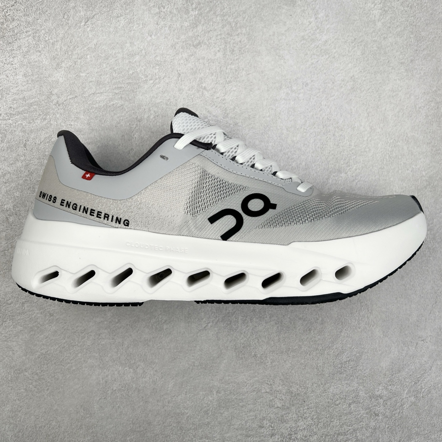 On Cloudsurfer Next 舒适百搭防滑耐磨低帮休闲跑步鞋 昂跑运动品牌 开创于2010年 缓震着陆、强效回弹、轻柔质感的设计构思始终是ON研制关键 与此同时基于“为全球提供革新性的跑步感受”信念 陆续推出了多款跑鞋及其以专业运动人体跑步工程学为设计关键的功能性跑步服饰设备 让跑者不费力气地畅快畅跑 尺码：36 36.5 37.5 38 38.5 39 40 40.5 41 42 42.5 43 44 44.5 45-选品中心