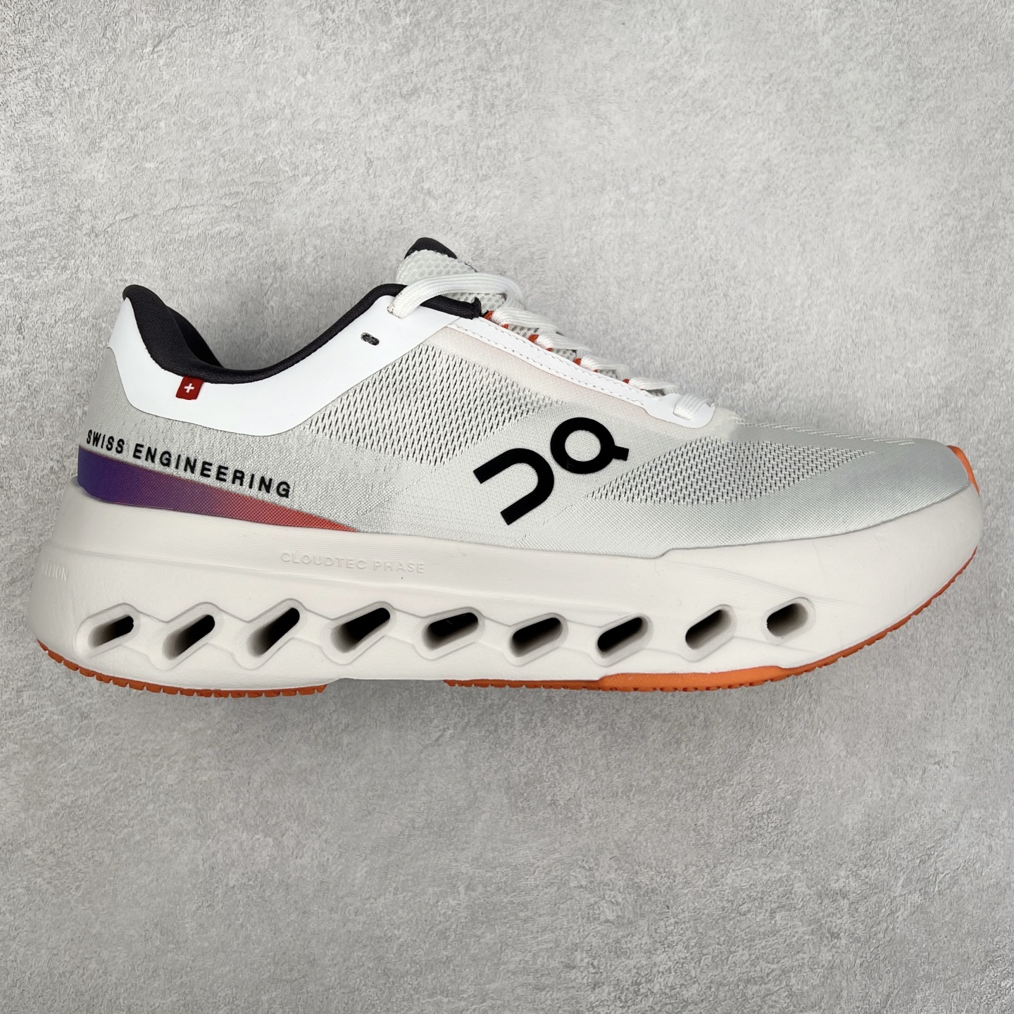 On Cloudsurfer Next 舒适百搭防滑耐磨低帮休闲跑步鞋 昂跑运动品牌 开创于2010年 缓震着陆、强效回弹、轻柔质感的设计构思始终是ON研制关键 与此同时基于“为全球提供革新性的跑步感受”信念 陆续推出了多款跑鞋及其以专业运动人体跑步工程学为设计关键的功能性跑步服饰设备 让跑者不费力气地畅快畅跑 尺码：36 36.5 37.5 38 38.5 39 40 40.5 41 42 42.5 43 44 44.5 45-选品中心