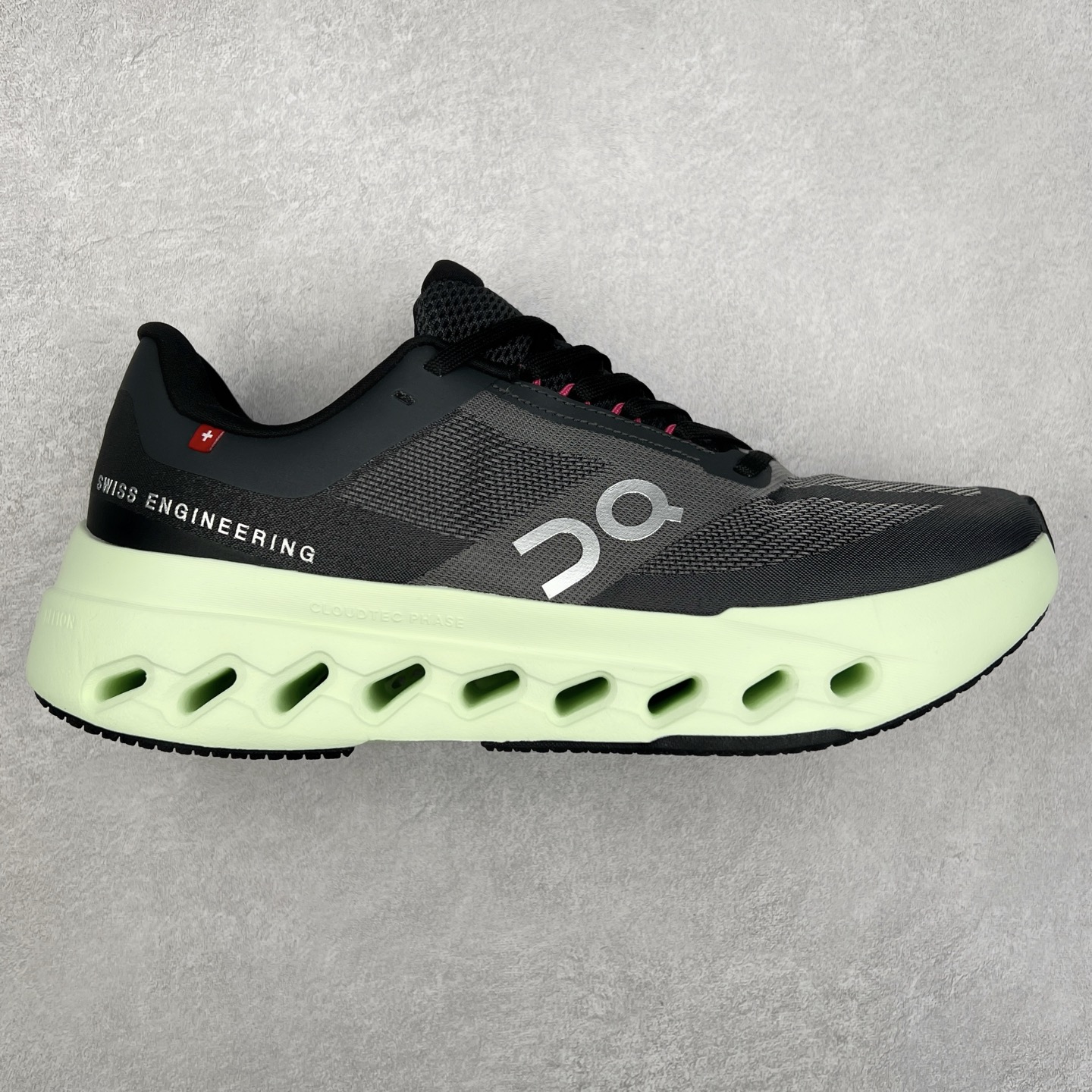 On Cloudsurfer Next 舒适百搭防滑耐磨低帮休闲跑步鞋 昂跑运动品牌 开创于2010年 缓震着陆、强效回弹、轻柔质感的设计构思始终是ON研制关键 与此同时基于“为全球提供革新性的跑步感受”信念 陆续推出了多款跑鞋及其以专业运动人体跑步工程学为设计关键的功能性跑步服饰设备 让跑者不费力气地畅快畅跑 尺码：36 36.5 37.5 38 38.5 39 40 40.5 41 42 42.5 43 44 44.5 45-选品中心