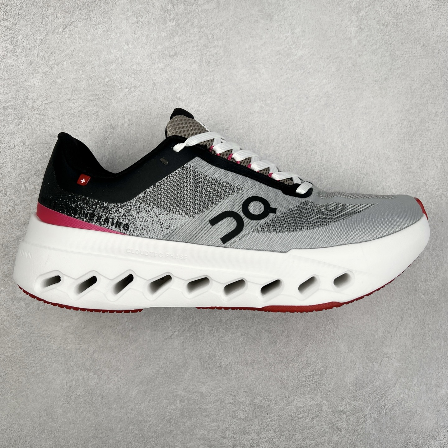 On Cloudsurfer Next 舒适百搭防滑耐磨低帮休闲跑步鞋 昂跑运动品牌 开创于2010年 缓震着陆、强效回弹、轻柔质感的设计构思始终是ON研制关键 与此同时基于“为全球提供革新性的跑步感受”信念 陆续推出了多款跑鞋及其以专业运动人体跑步工程学为设计关键的功能性跑步服饰设备 让跑者不费力气地畅快畅跑 尺码：36 36.5 37.5 38 38.5 39 40 40.5 41 42 42.5 43 44 44.5 45-选品中心