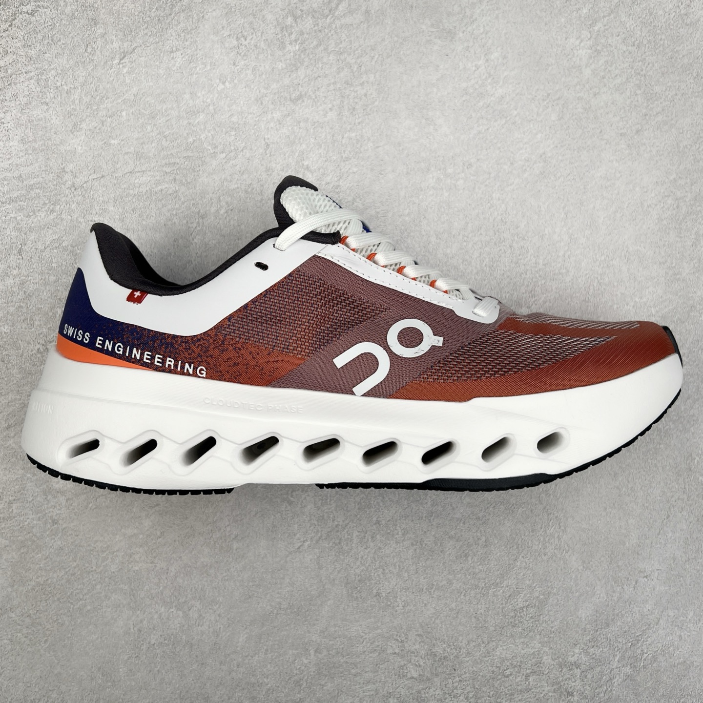 On Cloudsurfer Next 舒适百搭防滑耐磨低帮休闲跑步鞋 昂跑运动品牌 开创于2010年 缓震着陆、强效回弹、轻柔质感的设计构思始终是ON研制关键 与此同时基于“为全球提供革新性的跑步感受”信念 陆续推出了多款跑鞋及其以专业运动人体跑步工程学为设计关键的功能性跑步服饰设备 让跑者不费力气地畅快畅跑 尺码：36 36.5 37.5 38 38.5 39 40 40.5 41 42 42.5 43 44 44.5 45-选品中心