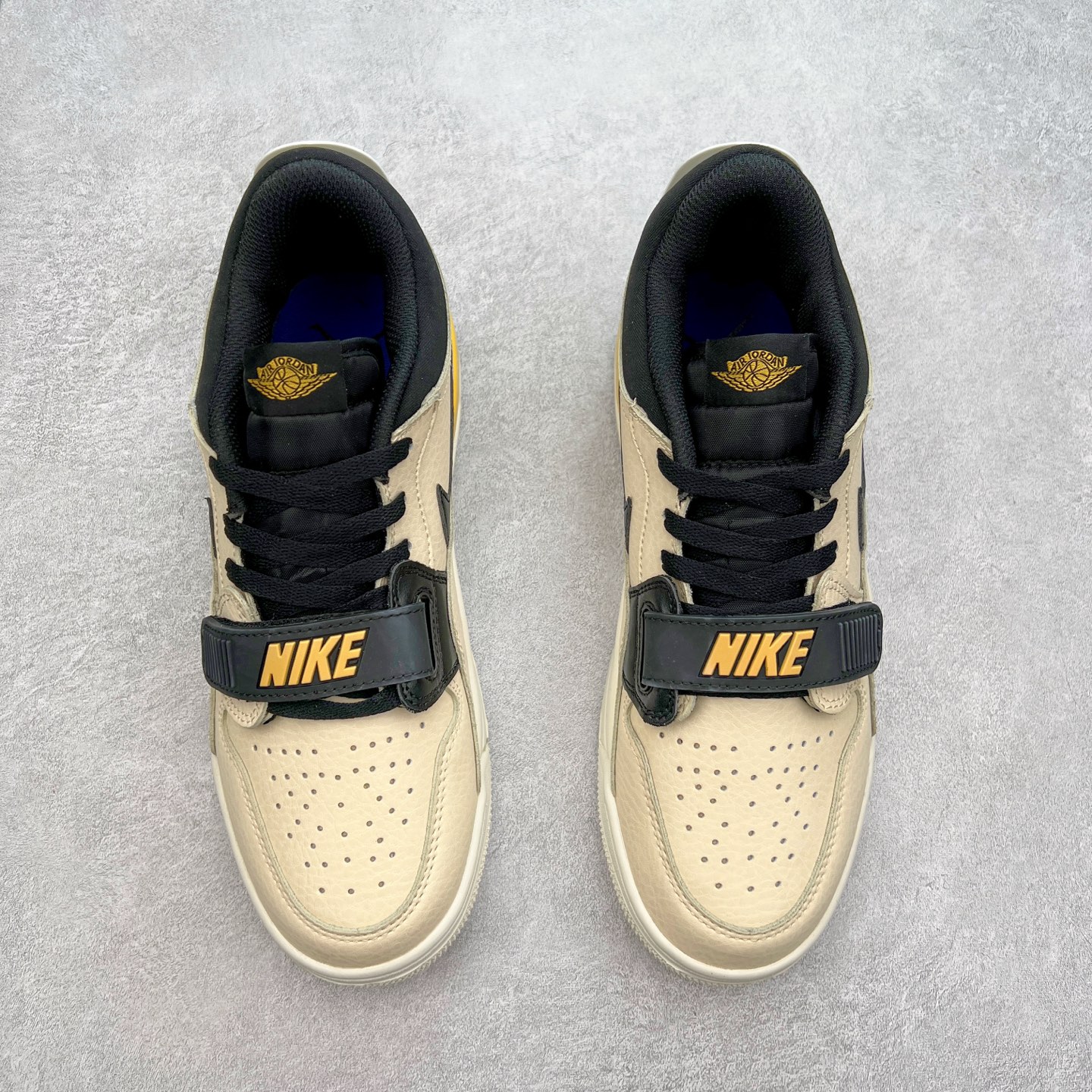 图片[2]-＃PP特价福利 Air Jordan Legacy AJ312 复古篮球鞋 鞋身采用了皮革材质打造 横跨鞋面的魔术贴十分吸睛 侧面的Swoosh Logo的一部分被鞋面遮挡了一部分 颇具玩味 魔术贴上标有NK标识 而鞋舌上是Jordan的经典红色飞翼Logo 后跟和鞋底均采用了AJ3的设计 后跟上同样也使用了经典的爆裂纹图案 尺码：36 36.5 37.5 38 38.5 39 40 40.5 41 42 42.5 43 44 44.5 45 46 47.5-选品中心