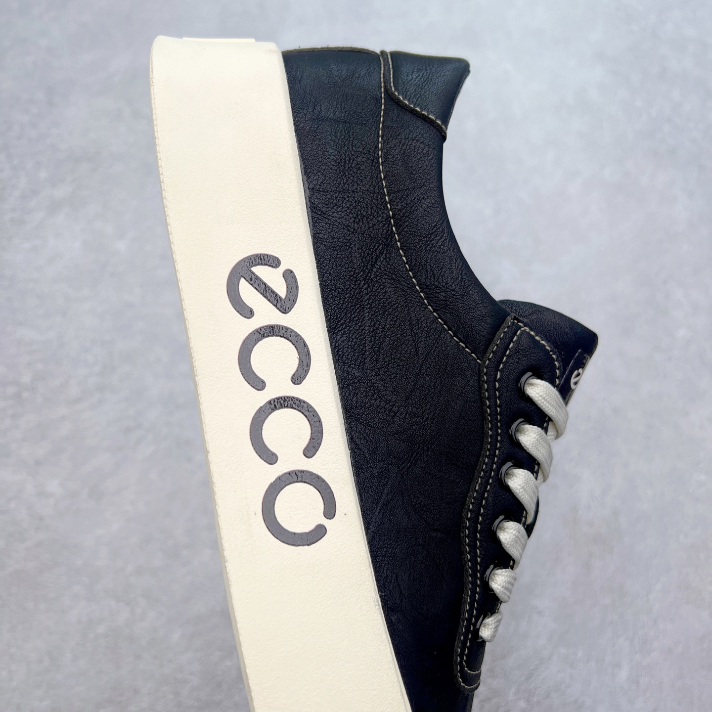 图片[6]-Ecco爱步男鞋新款运动鞋 跑鞋厚底增高老爹鞋 驱动系列全新款式 拼色拼接鞋面 时尚有型 牛皮与纺织品拼接 脚感舒适 出街有型 贴心套脚系带设计 舒适包裹双足 柔软细腻，亲肤透气 以摩托车粗犷胎纹为灵感 PU大底提供牵引性和支撑性 耐磨防滑提升稳定性 轻盈鞋底 舒适耐穿 户外出行 肆意洒脱 尺码：38 39 40 41 42 43 44（皮鞋码）-选品中心