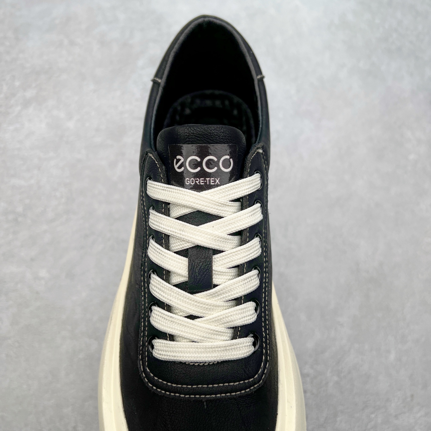 图片[5]-Ecco爱步男鞋新款运动鞋 跑鞋厚底增高老爹鞋 驱动系列全新款式 拼色拼接鞋面 时尚有型 牛皮与纺织品拼接 脚感舒适 出街有型 贴心套脚系带设计 舒适包裹双足 柔软细腻，亲肤透气 以摩托车粗犷胎纹为灵感 PU大底提供牵引性和支撑性 耐磨防滑提升稳定性 轻盈鞋底 舒适耐穿 户外出行 肆意洒脱 尺码：38 39 40 41 42 43 44（皮鞋码）-选品中心